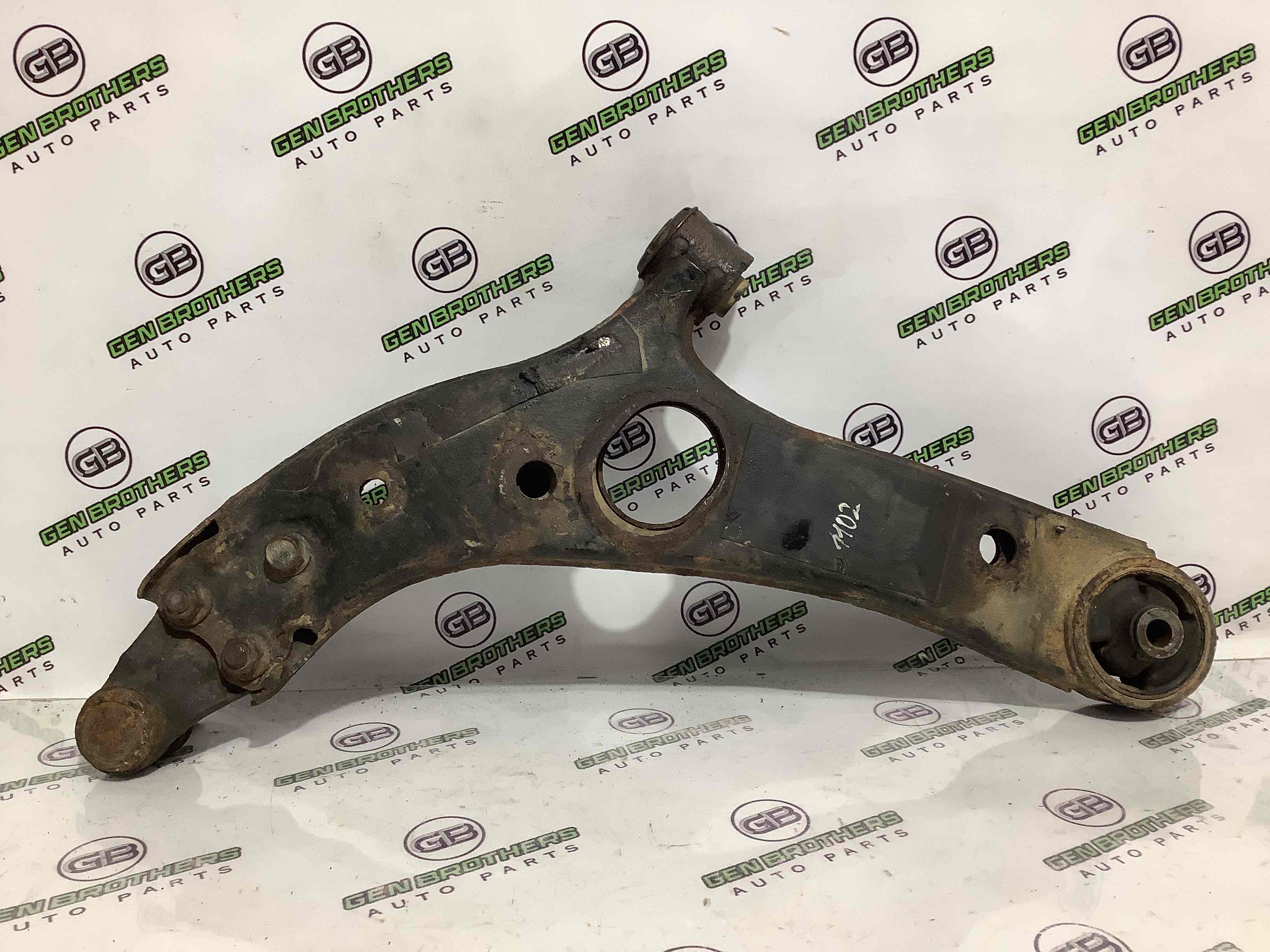 Рычаг передний правый