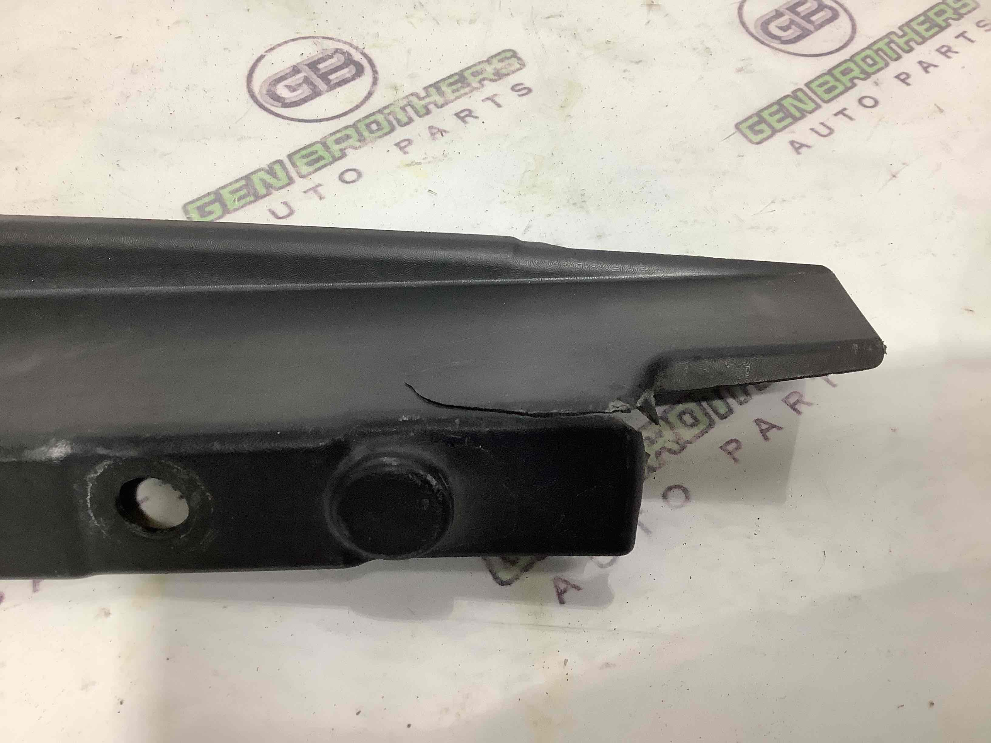 Изолятор крыла, уплотнитель и воздухопровод крыла