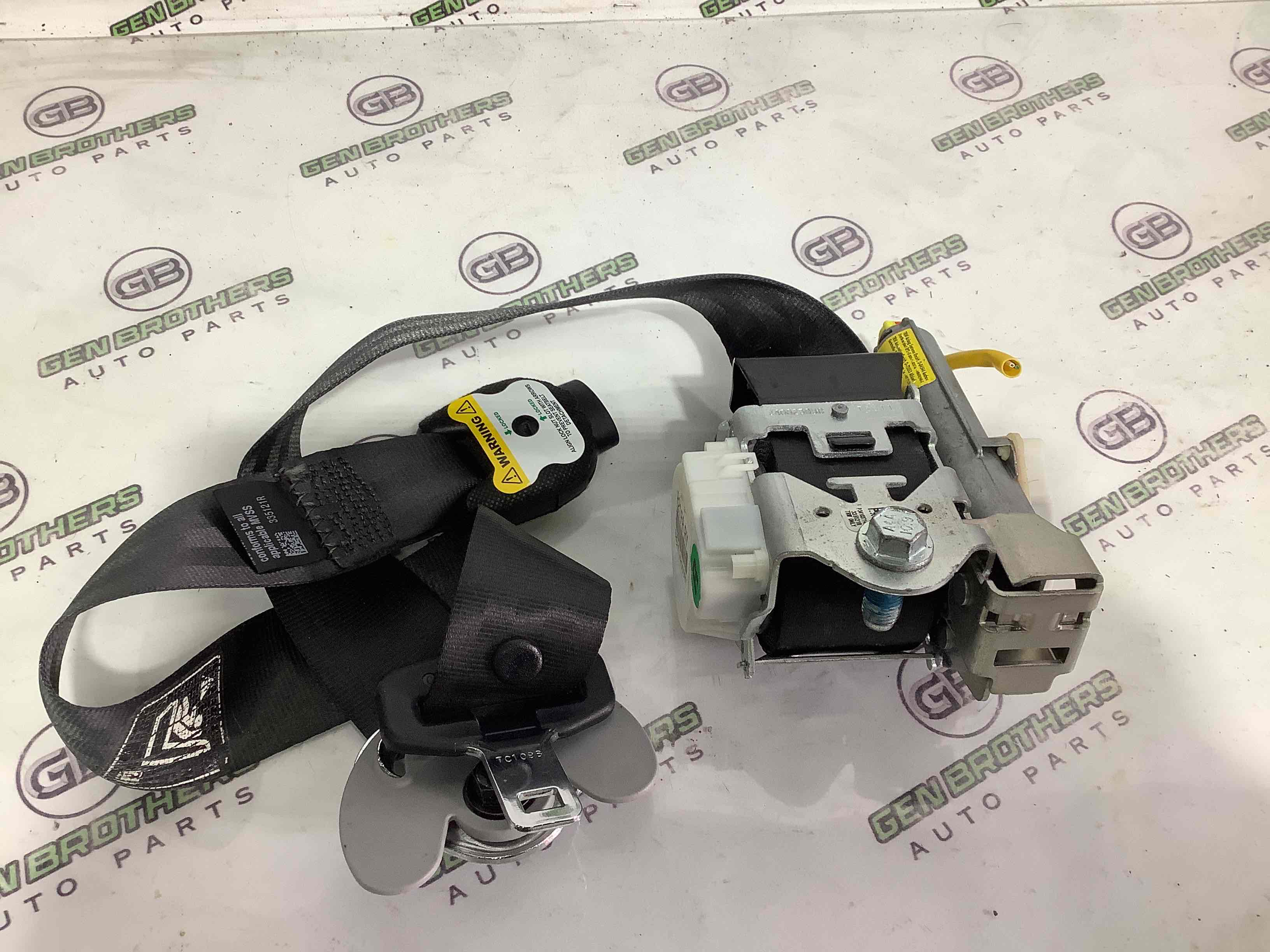 Ремень безопасности