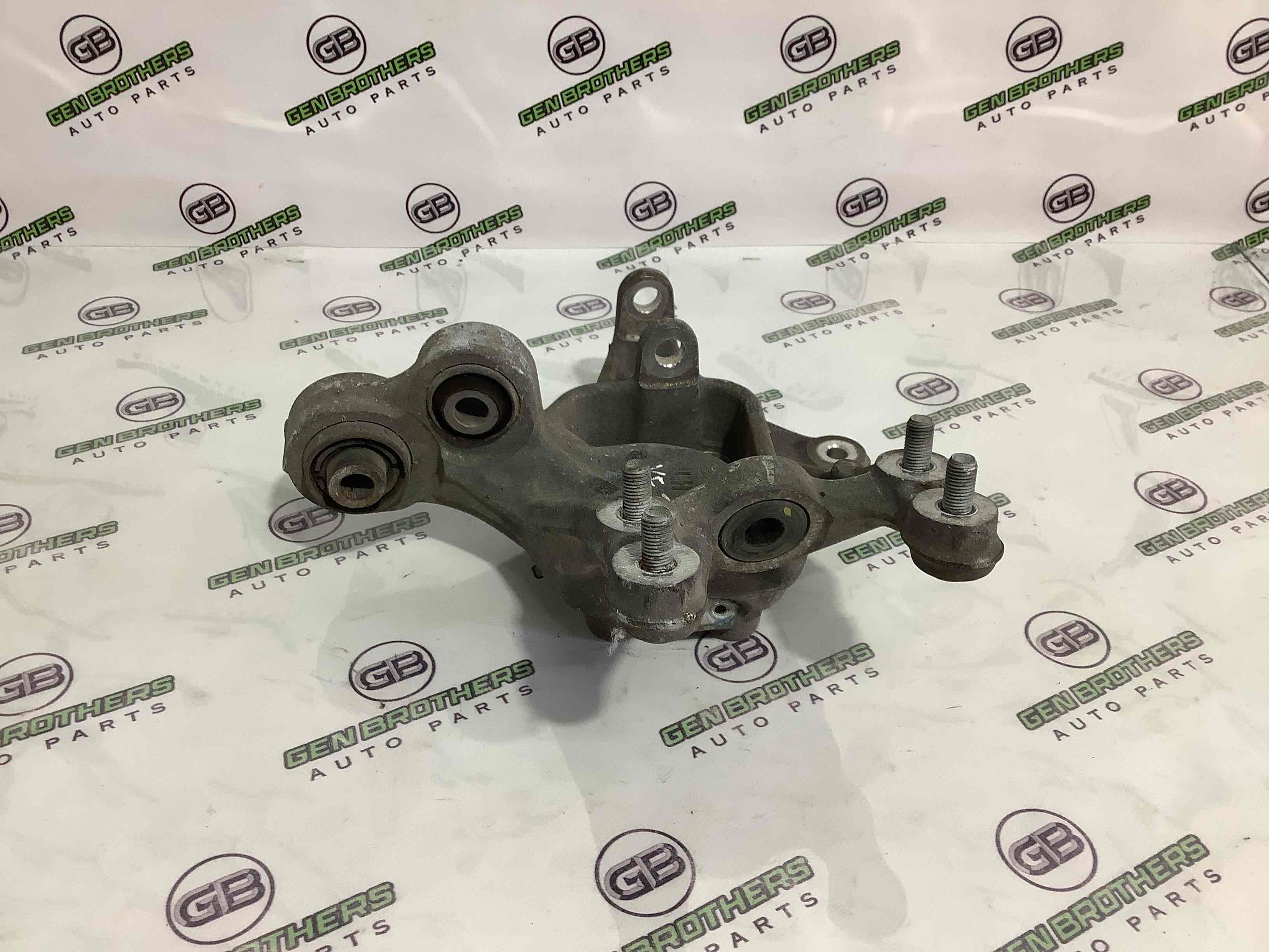 Кулак задний левый