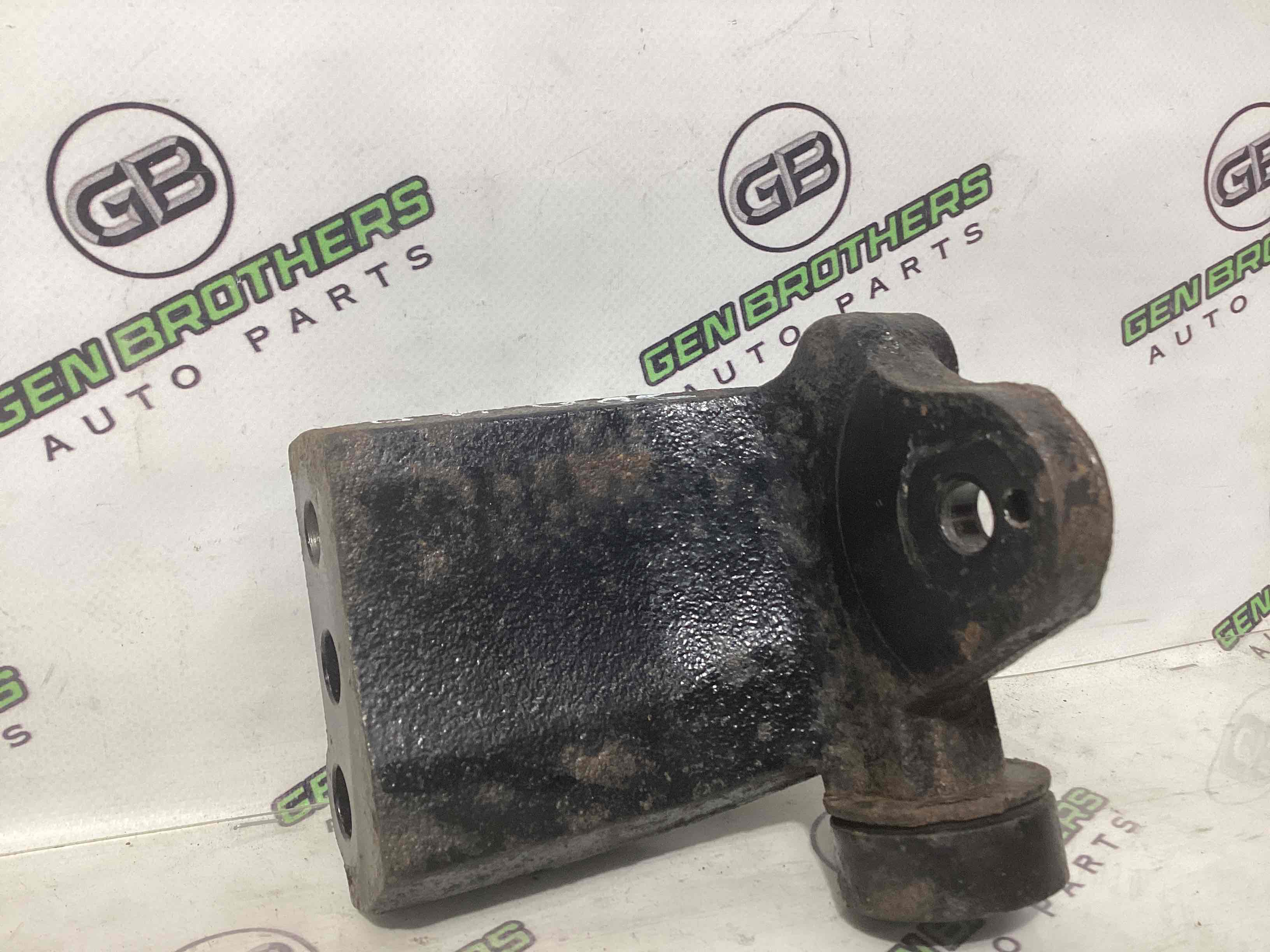 Кронштейн двигателя