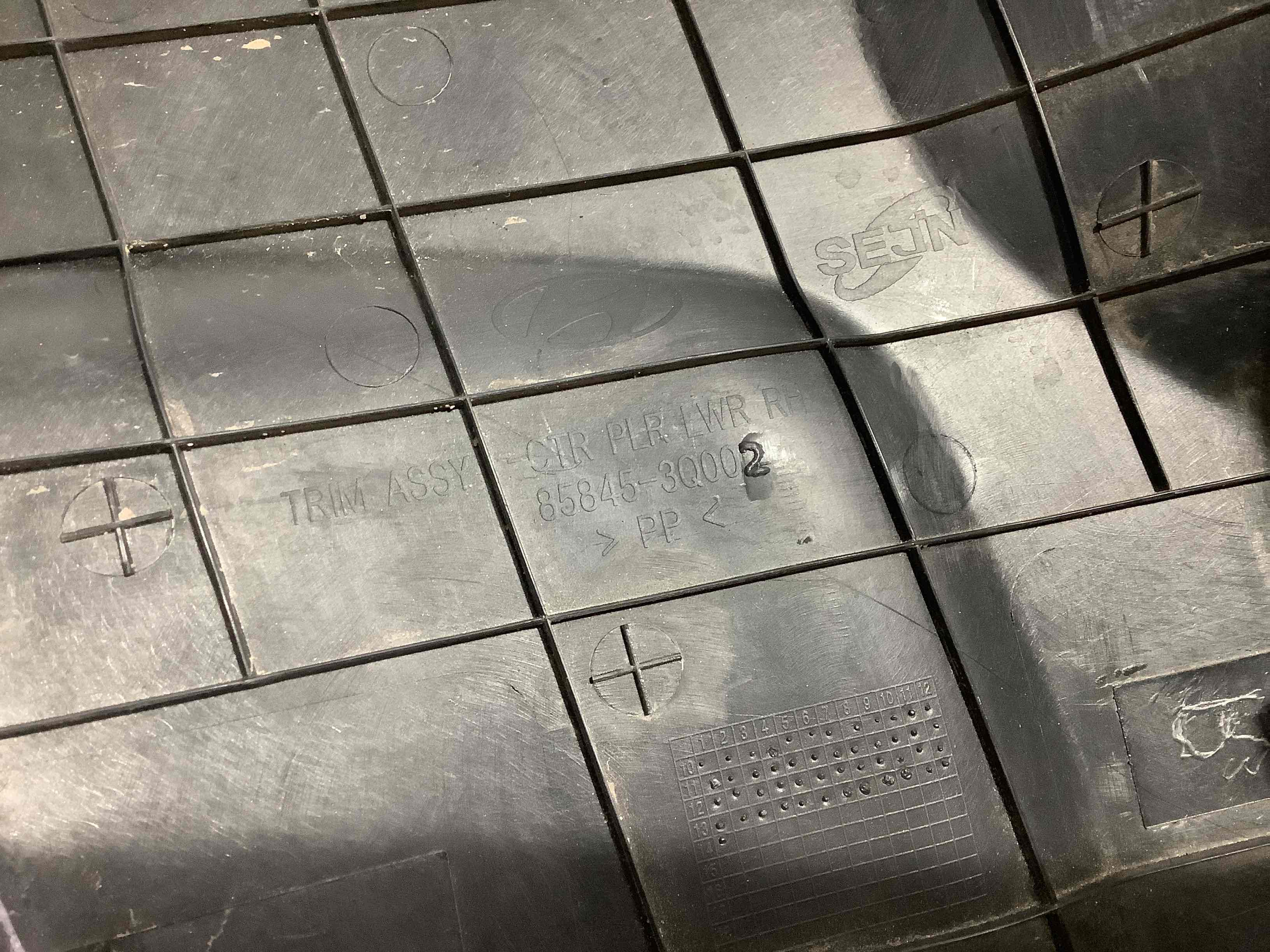 Обшивка центральной стойки правая