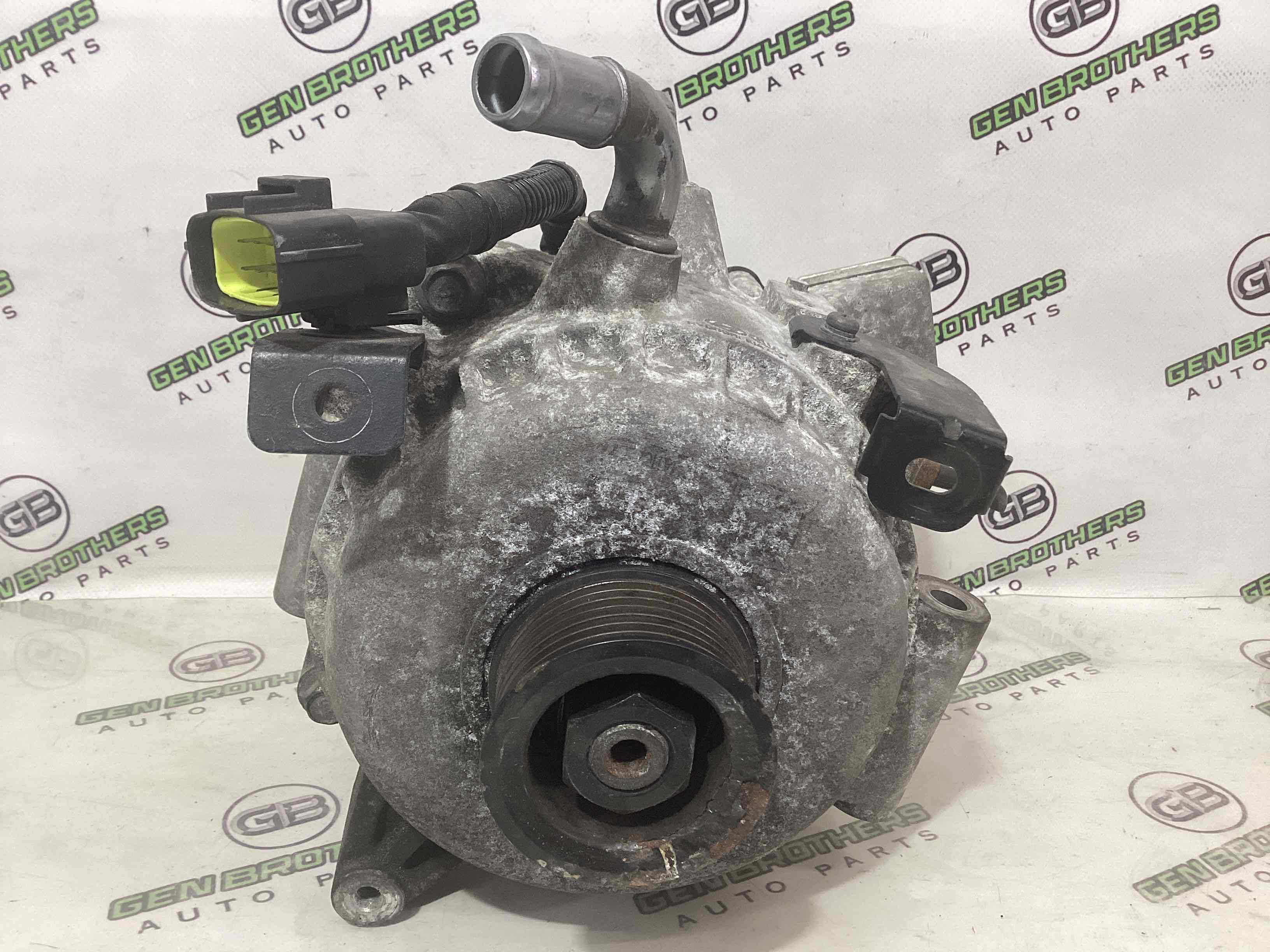 Генератор, кронштейн генератора