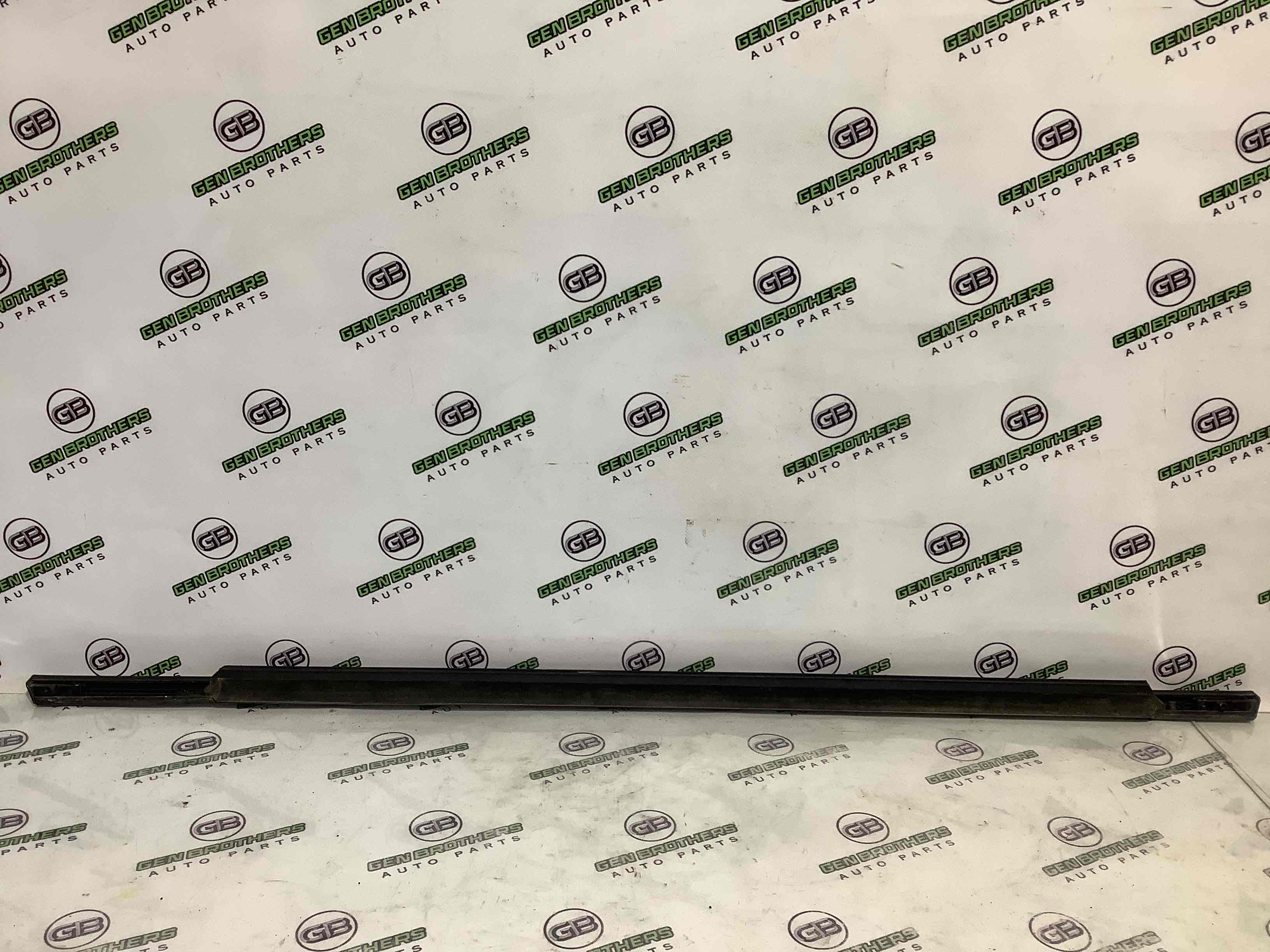 Молдинг двери задней правой