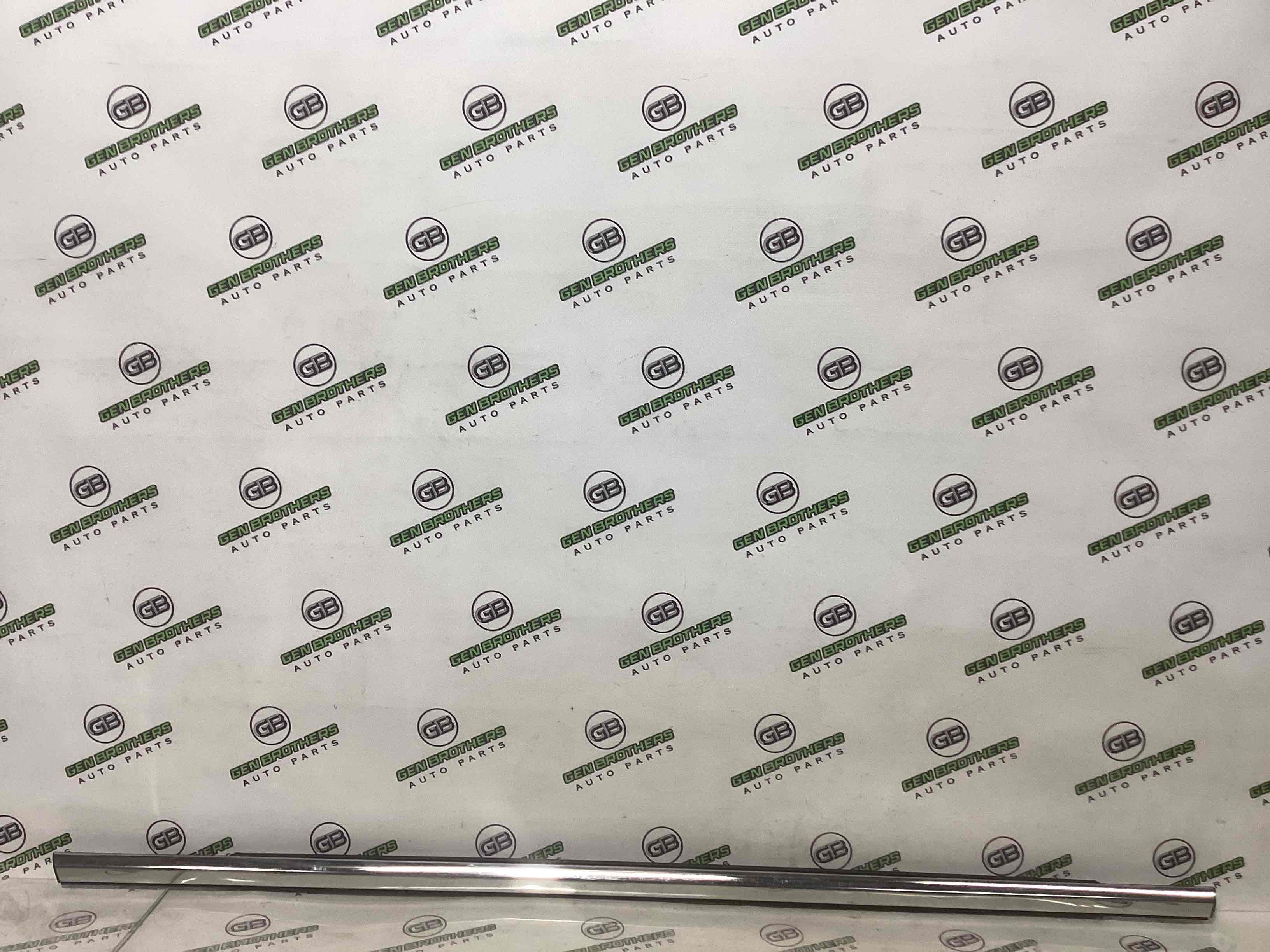 Молдинг двери задней левой