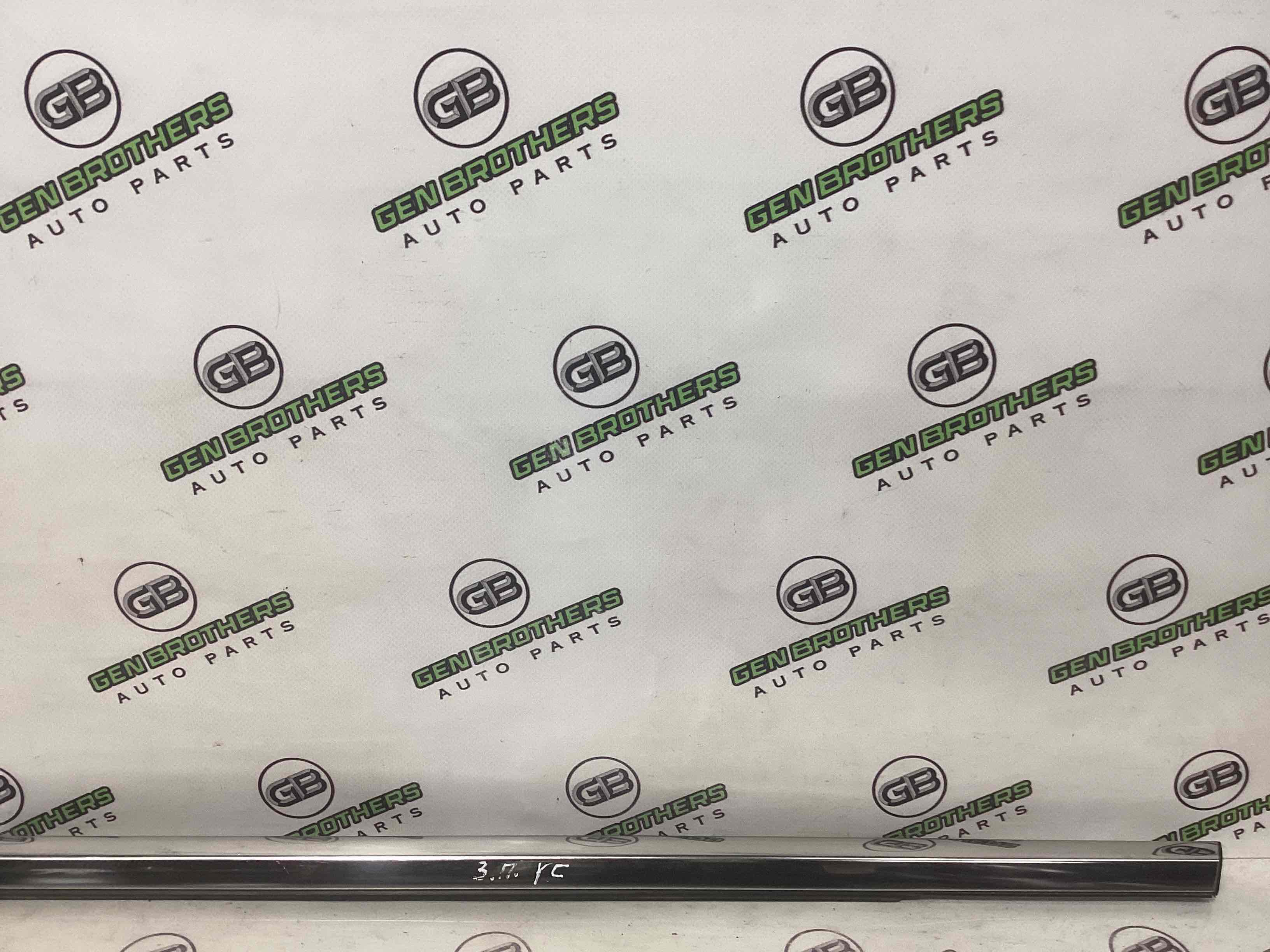 Молдинг двери задней правой