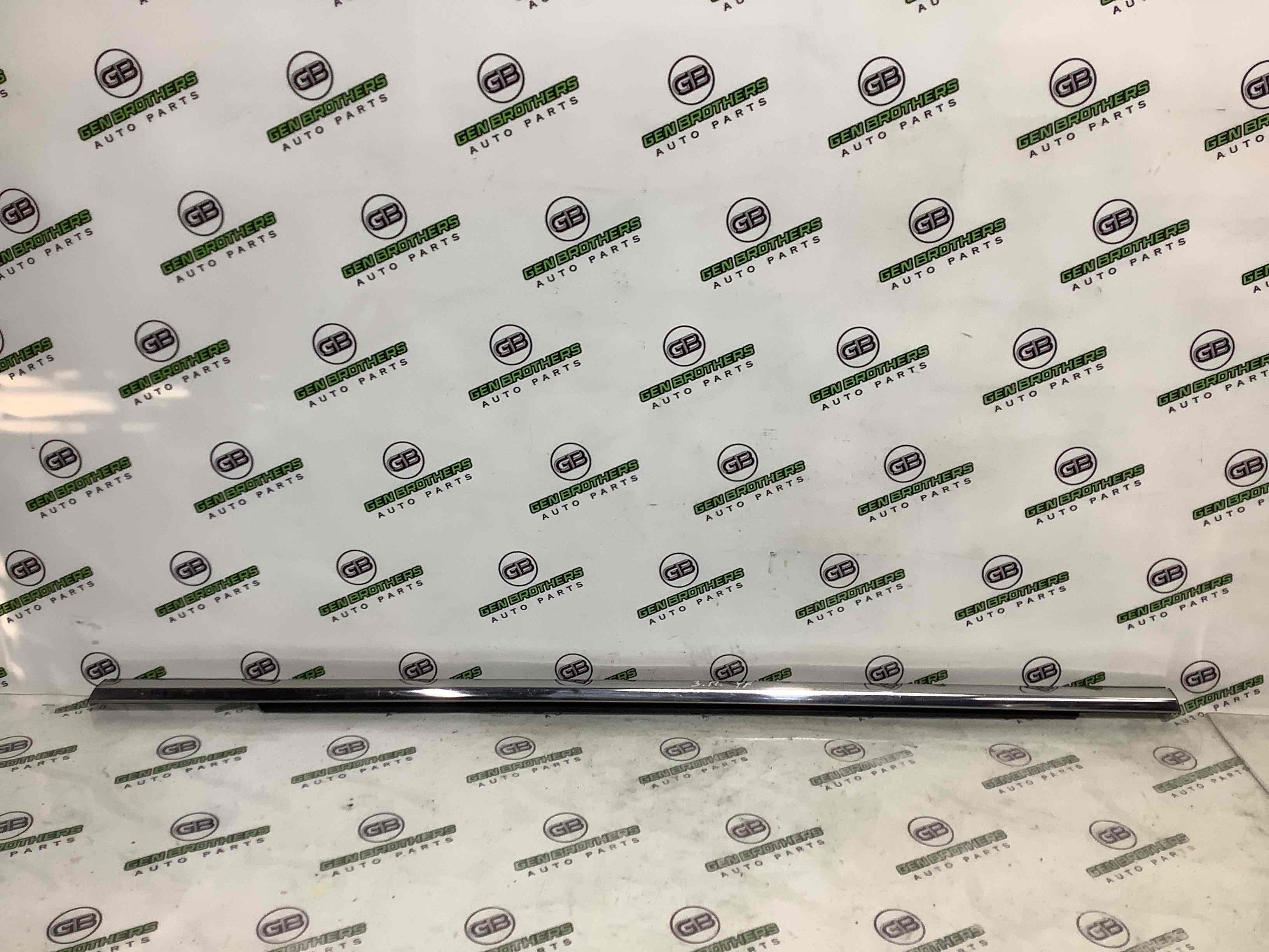 Молдинг двери задней правой