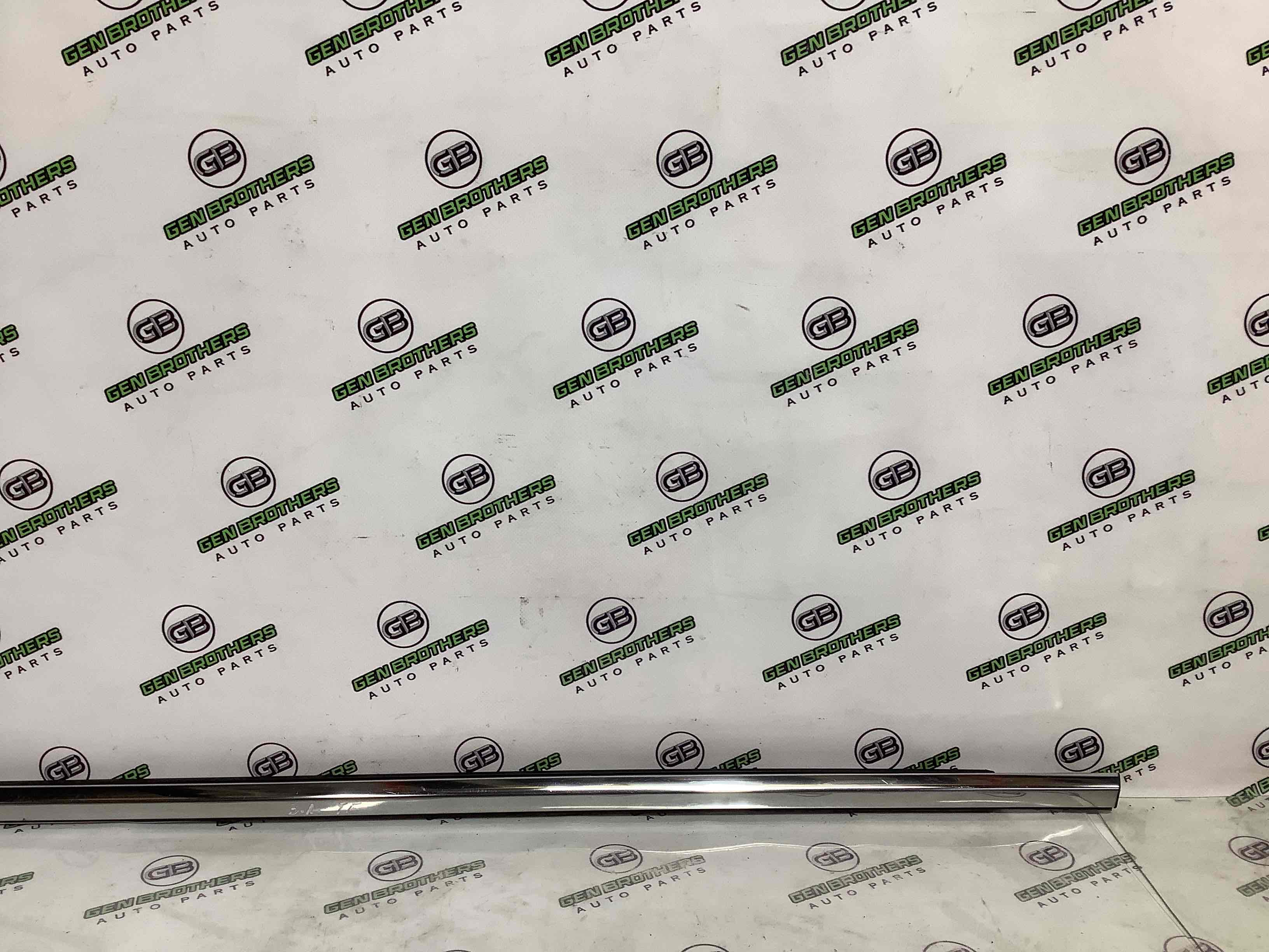 Молдинг двери задней левой