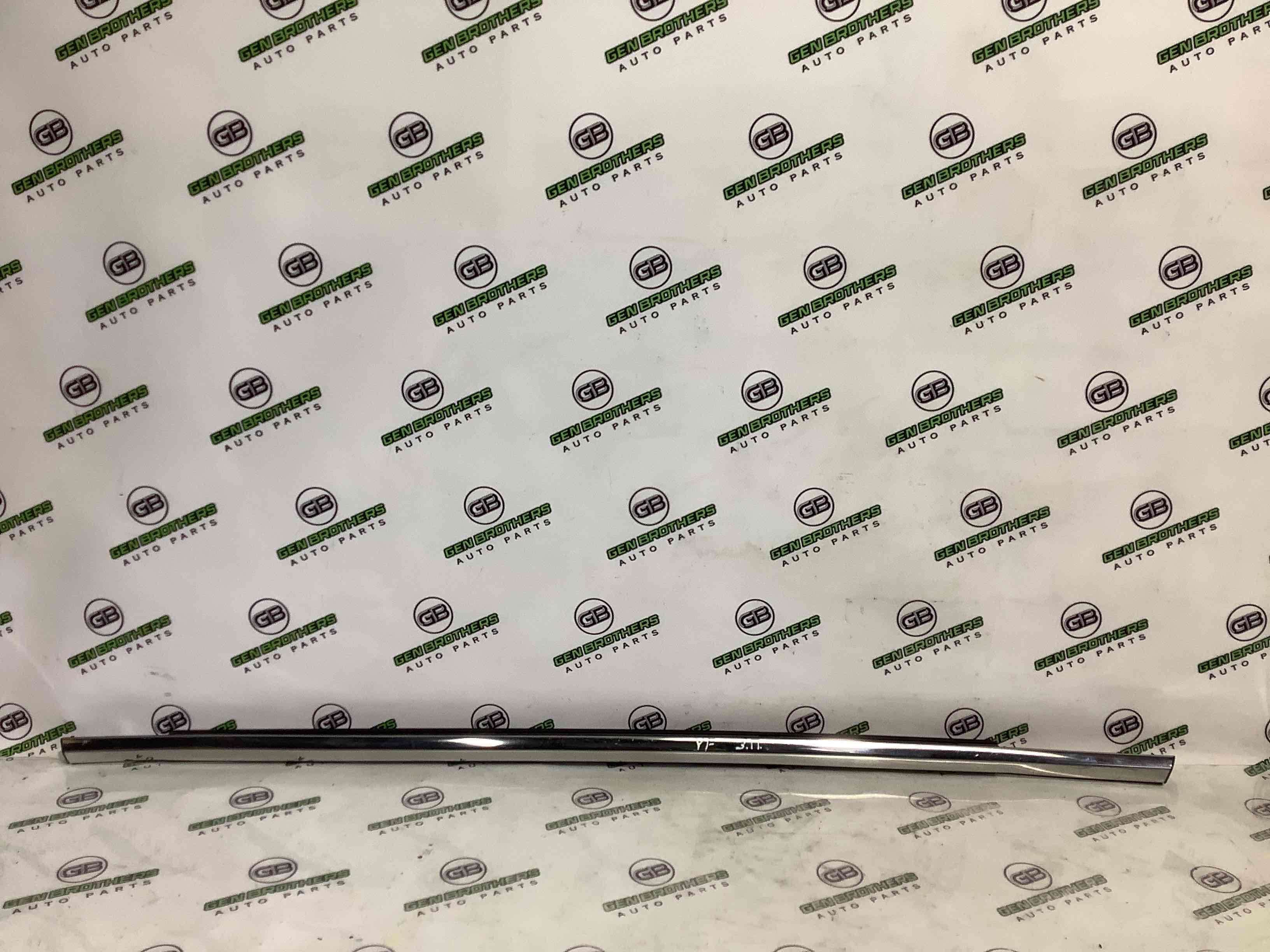 Молдинг двери задней правой