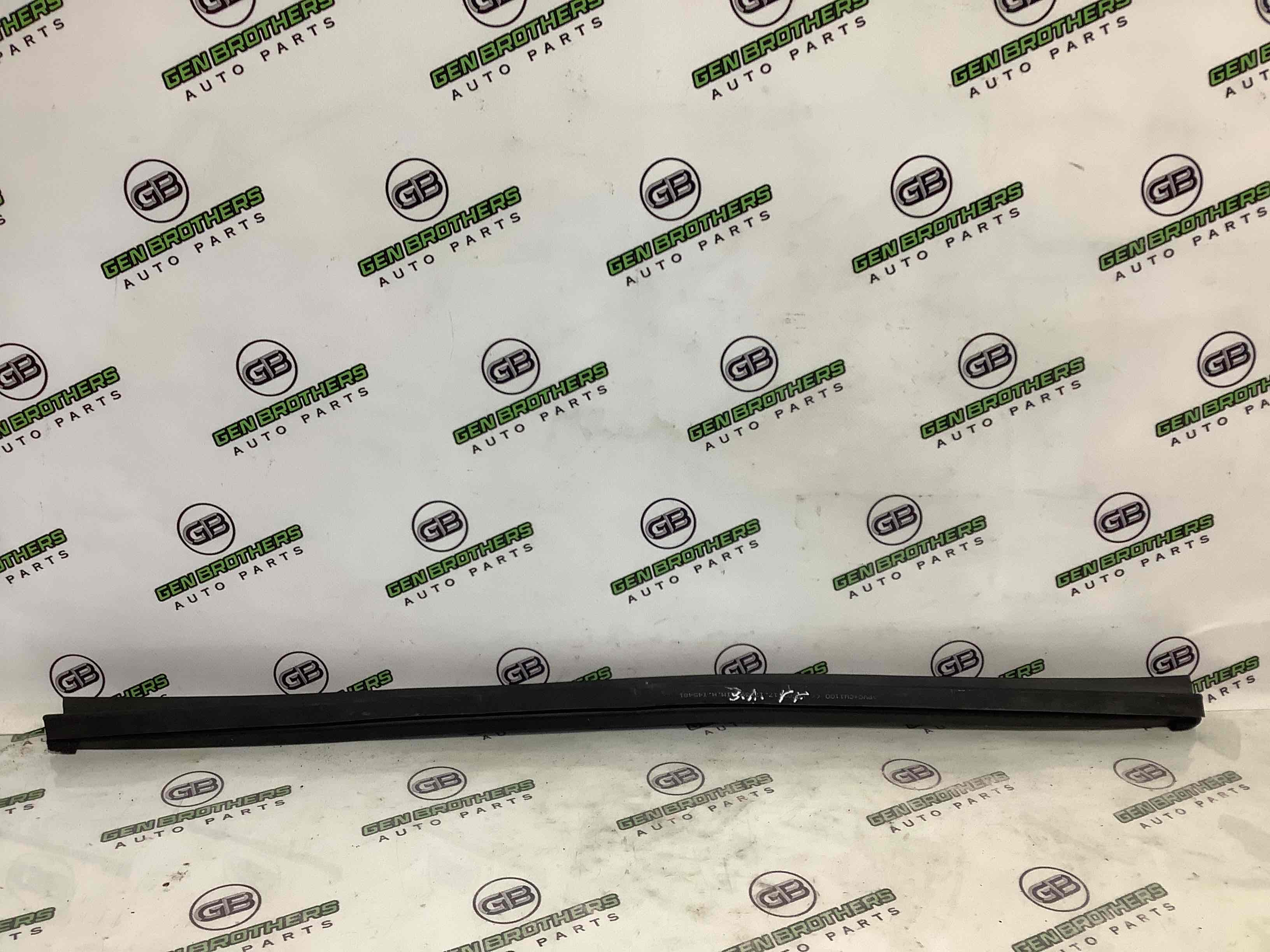 Молдинг двери задней левой