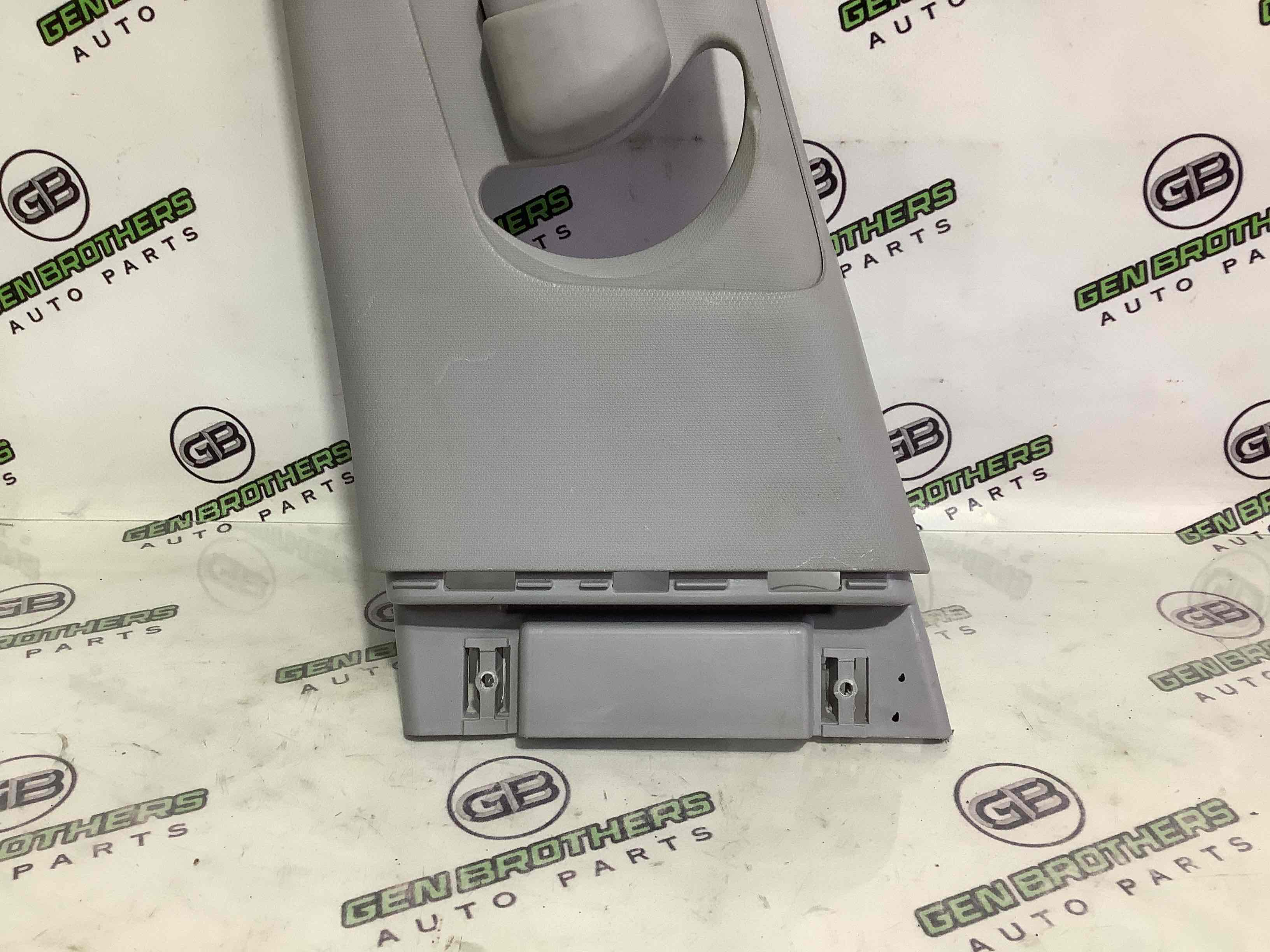 Обшивка центральної стійки ліва