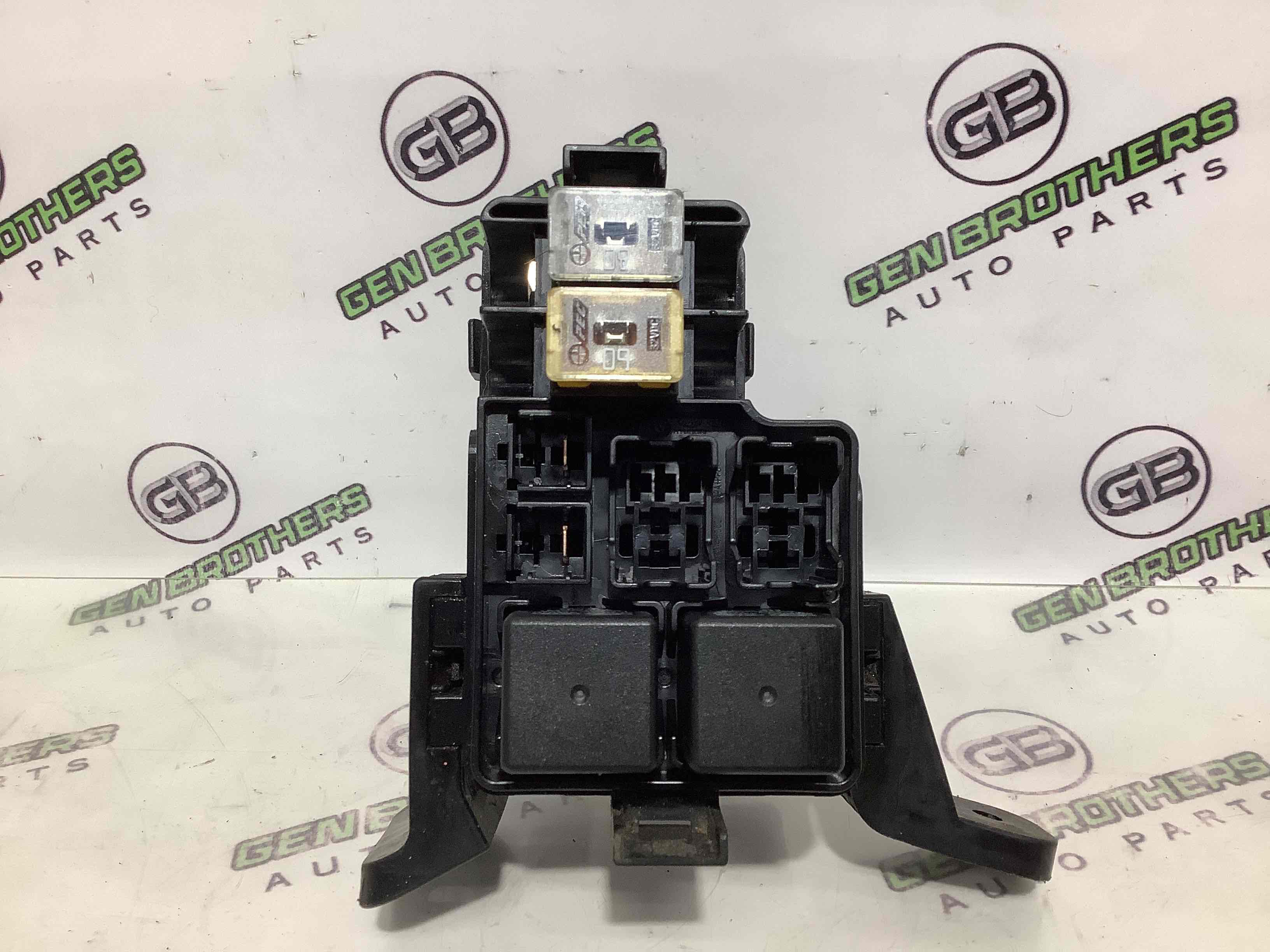 Блок предохранителей (блок реле)