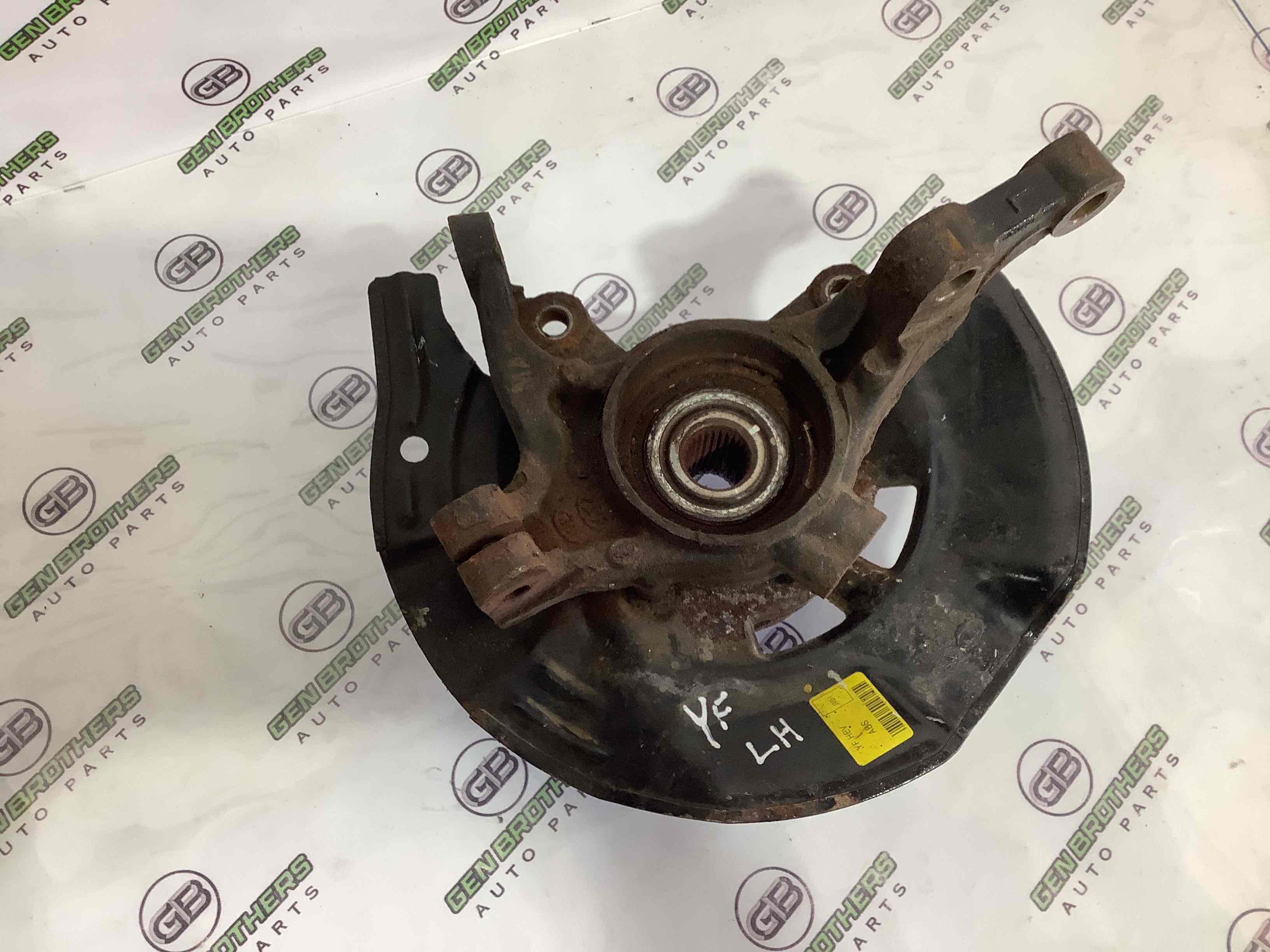 Кулак поворотный левый