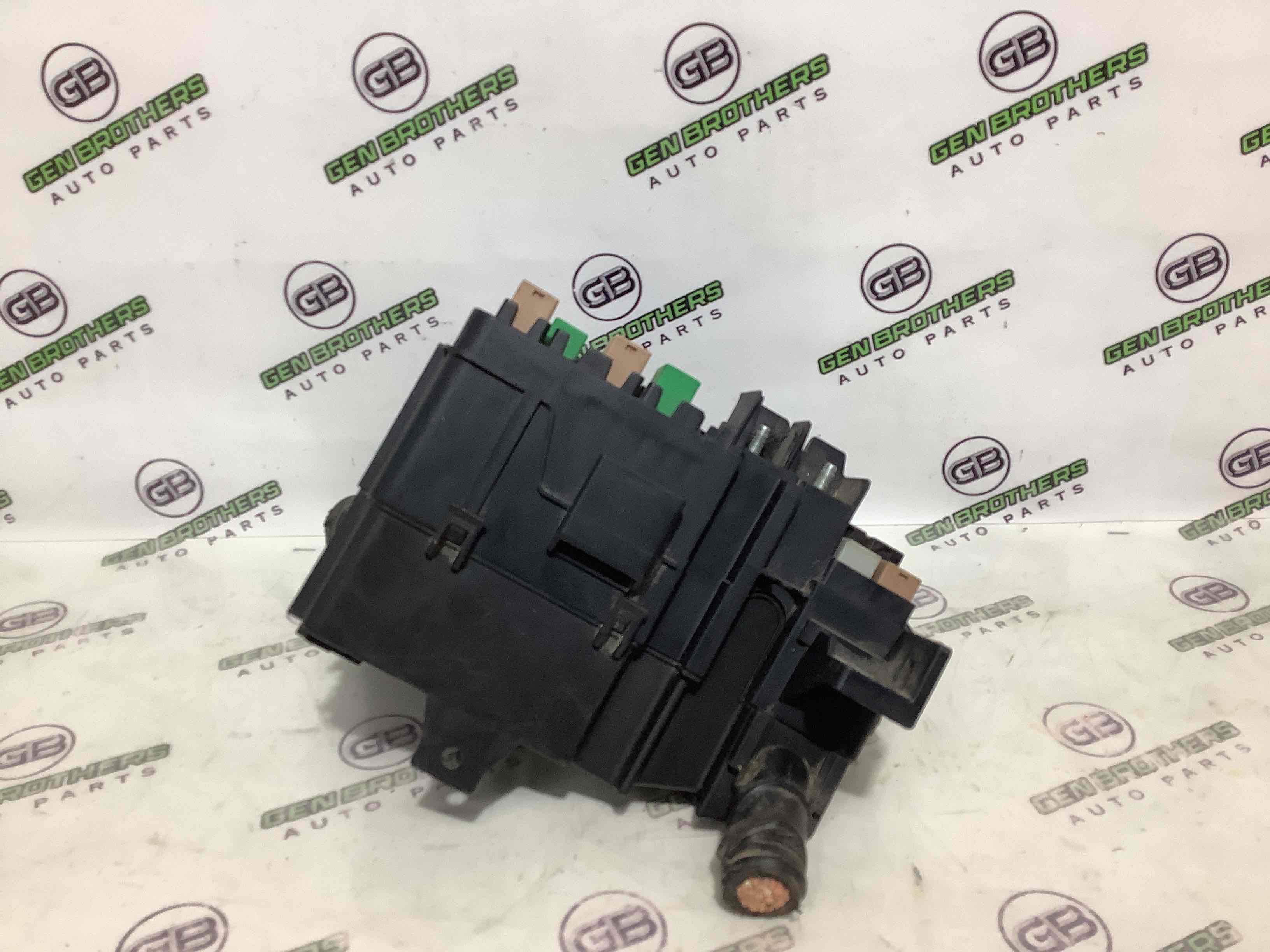 Блок предохранителей (блок реле)