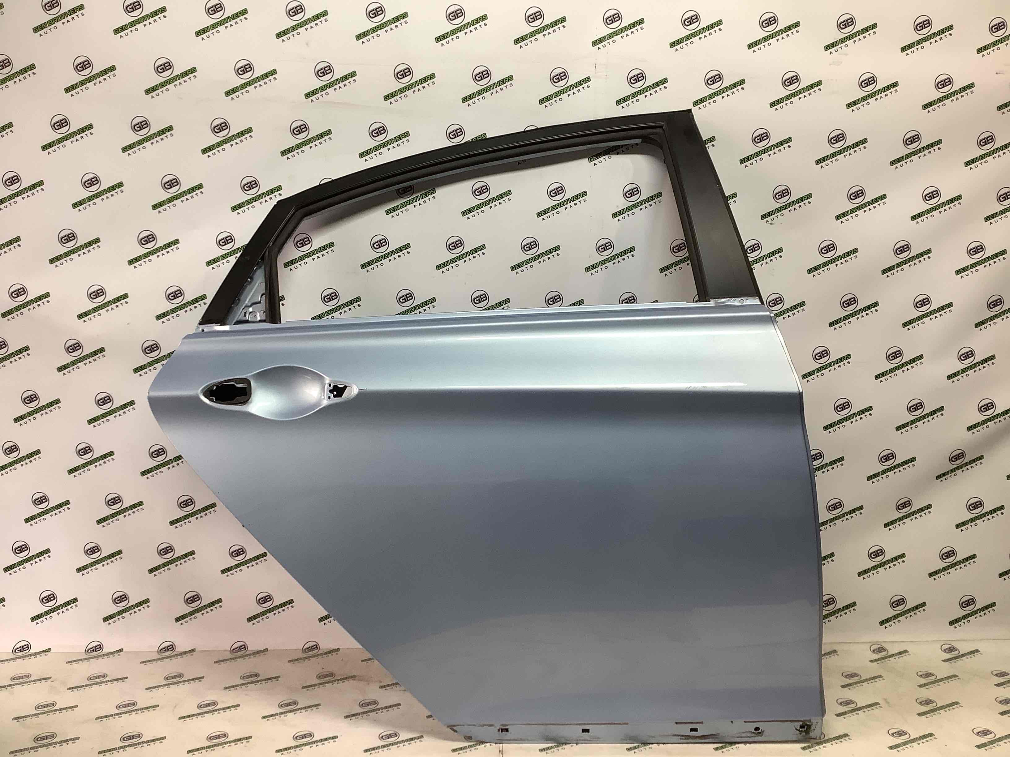 Дверь задняя правая