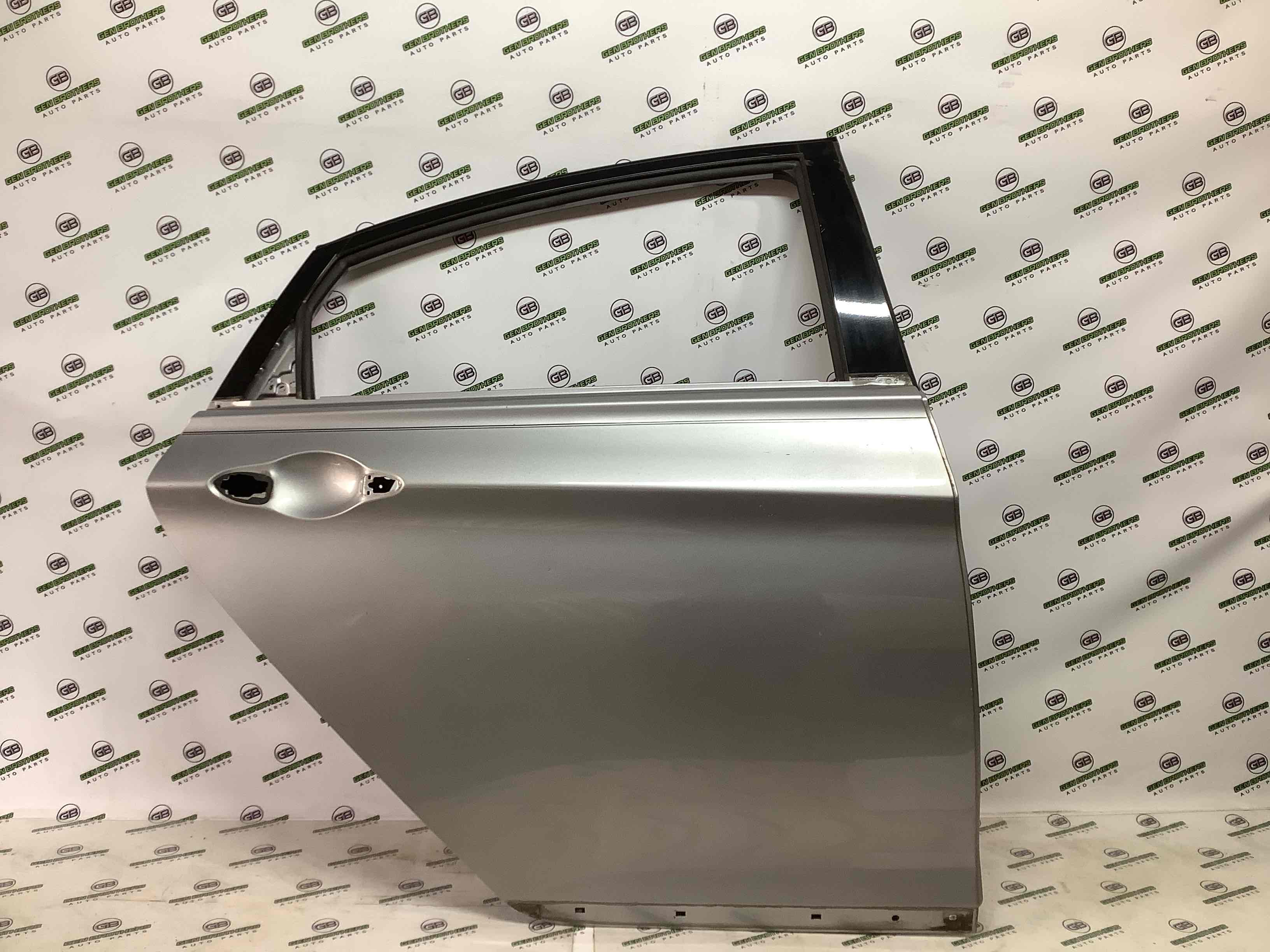 Дверь задняя правая