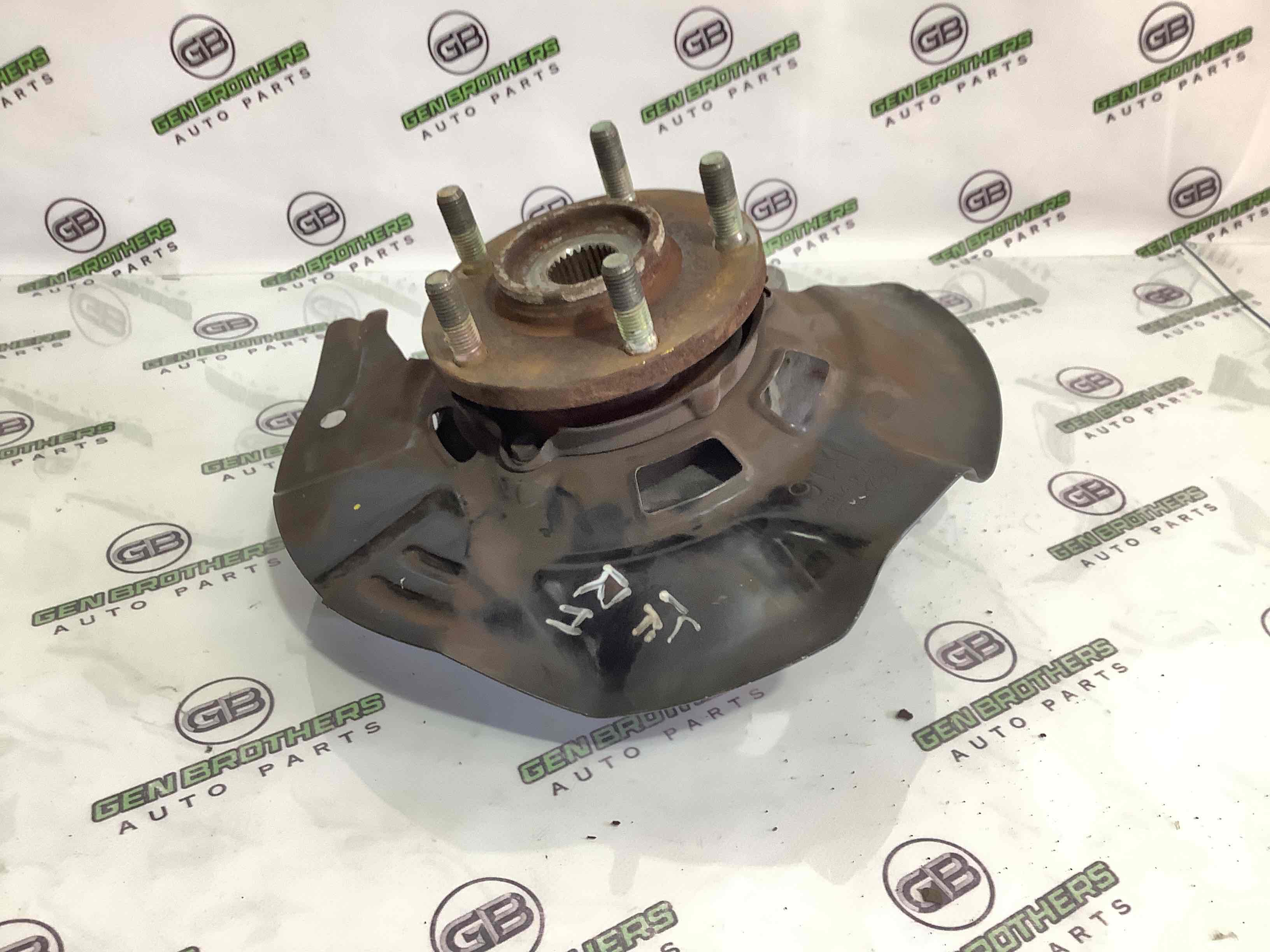 Кулак поворотный правый