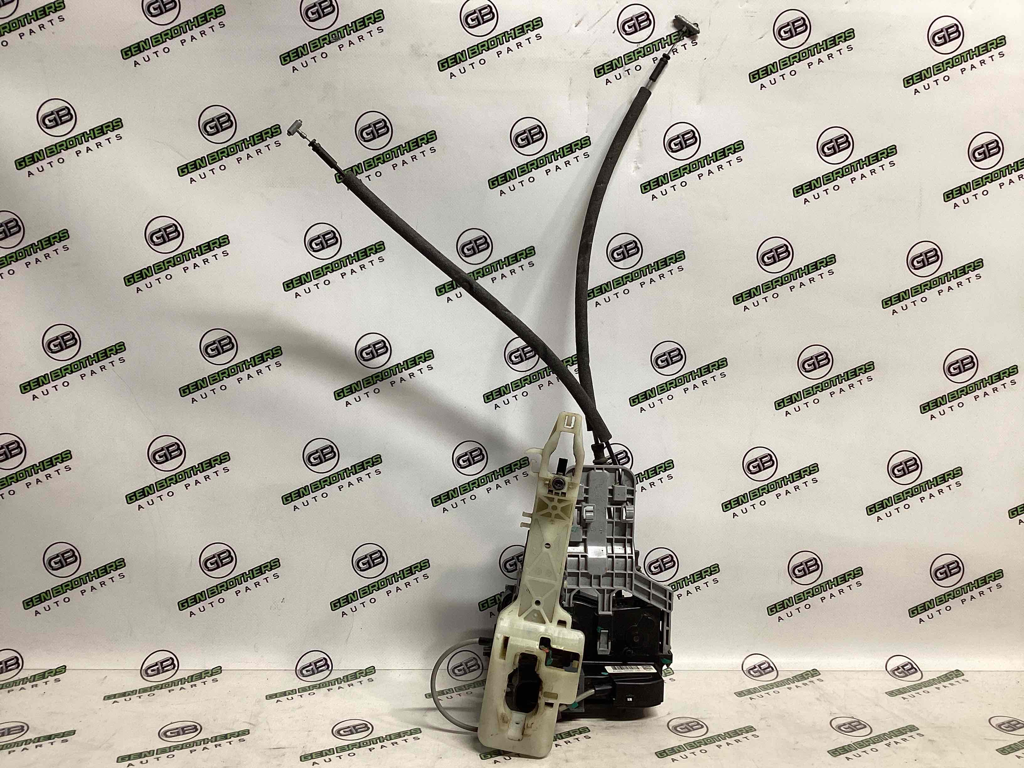 Замок двери передней правой