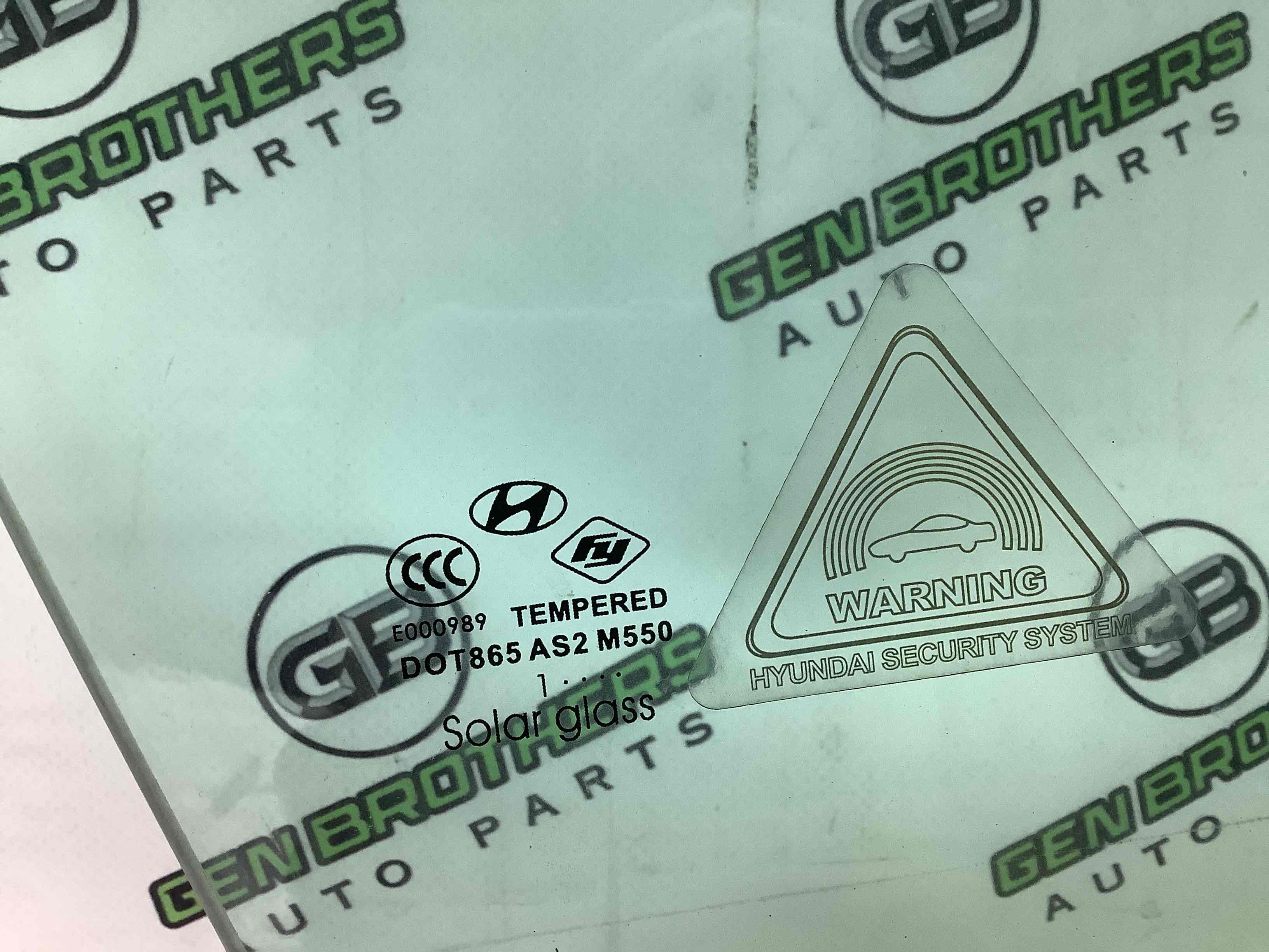 Стекло переднее правое