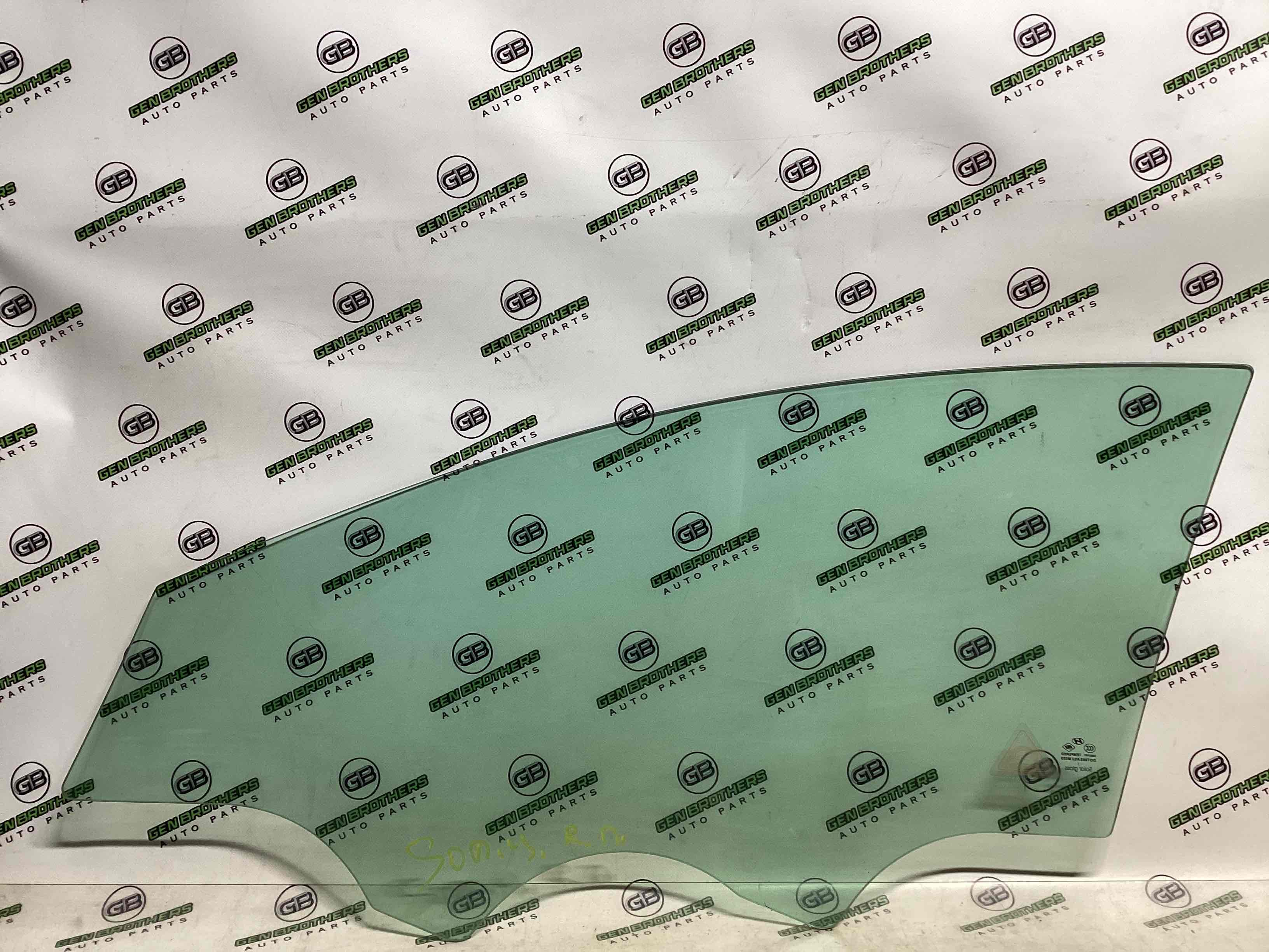 Стекло переднее правое