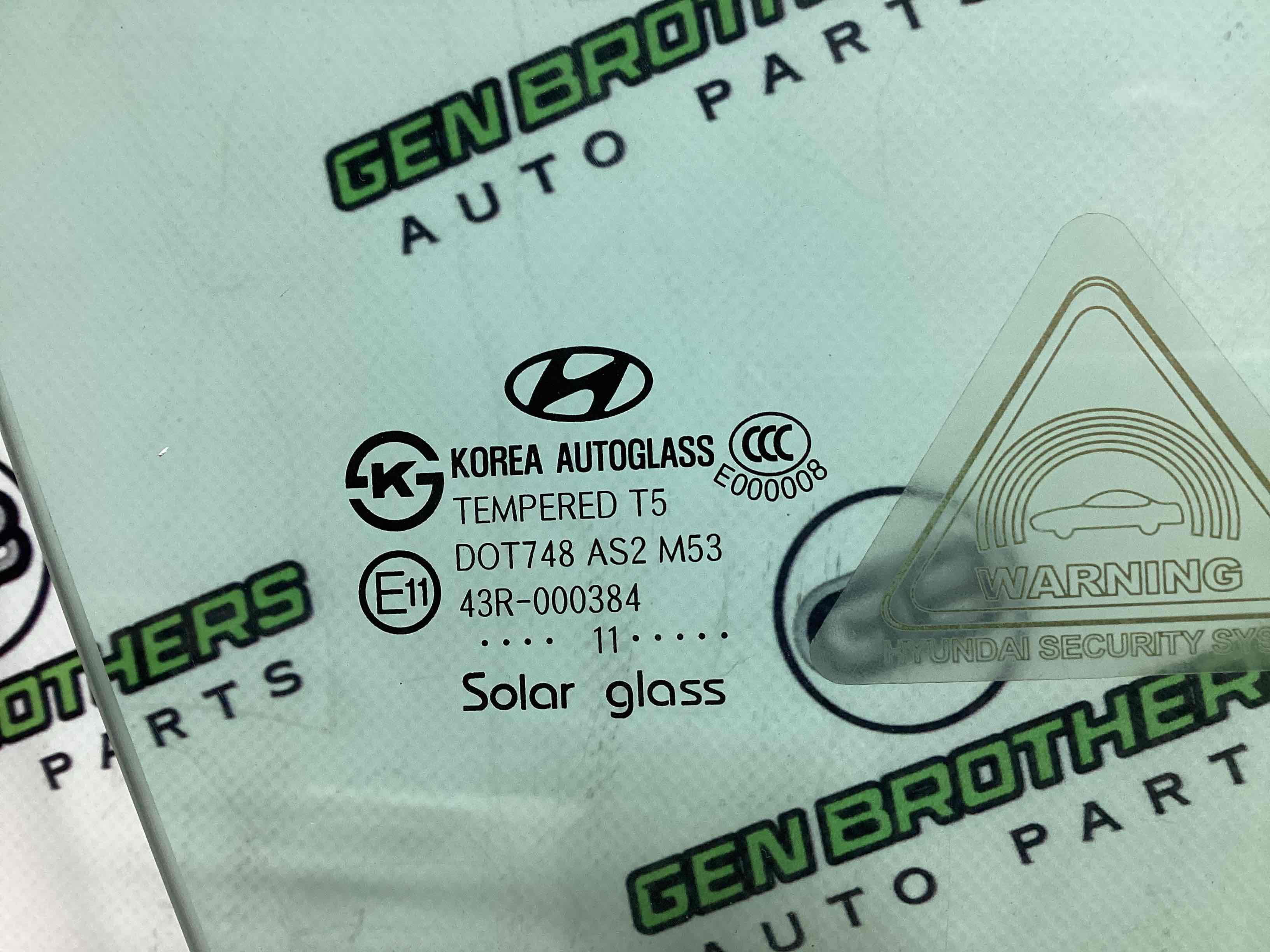 Стекло переднее правое