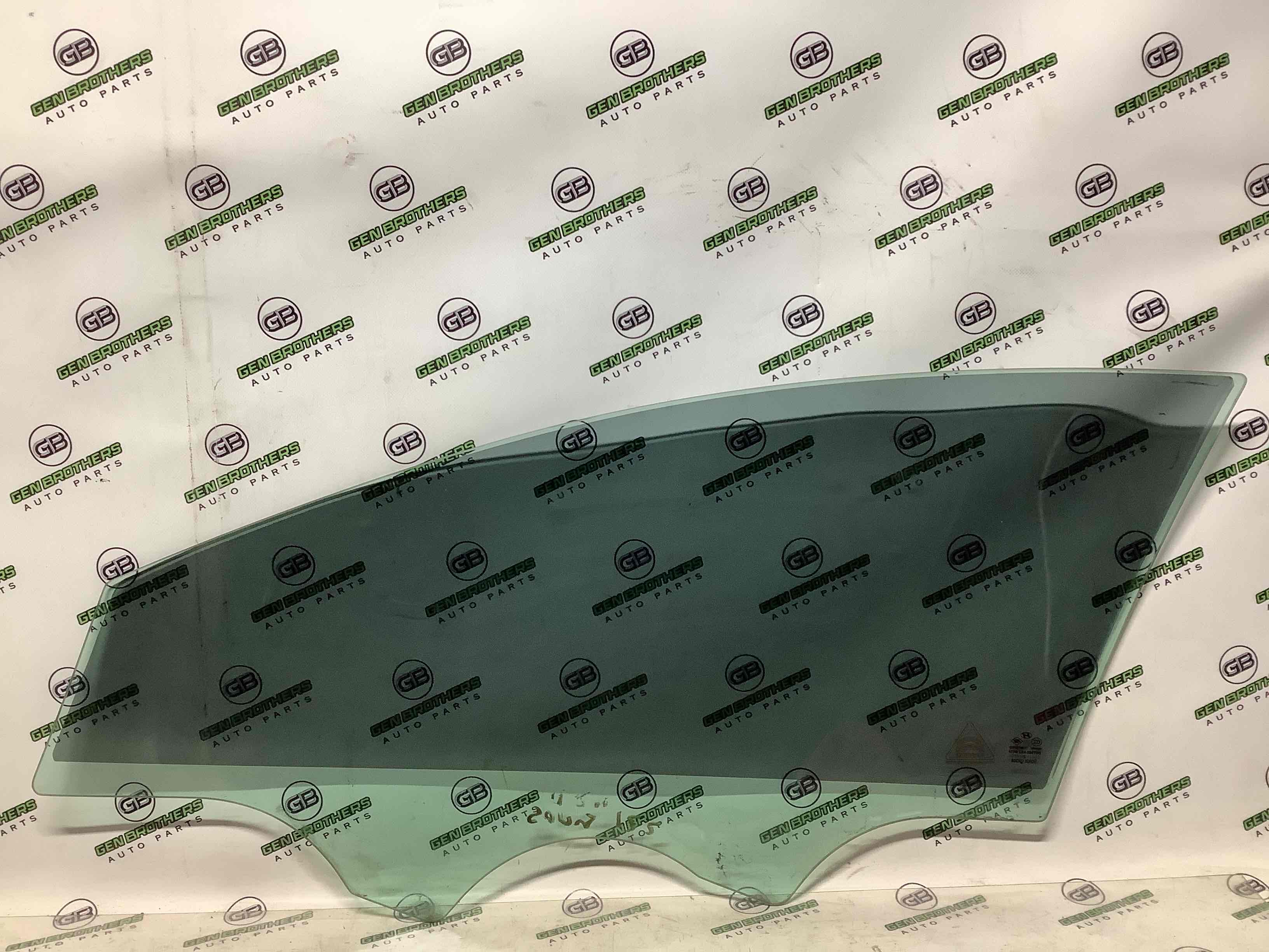 Стекло переднее правое