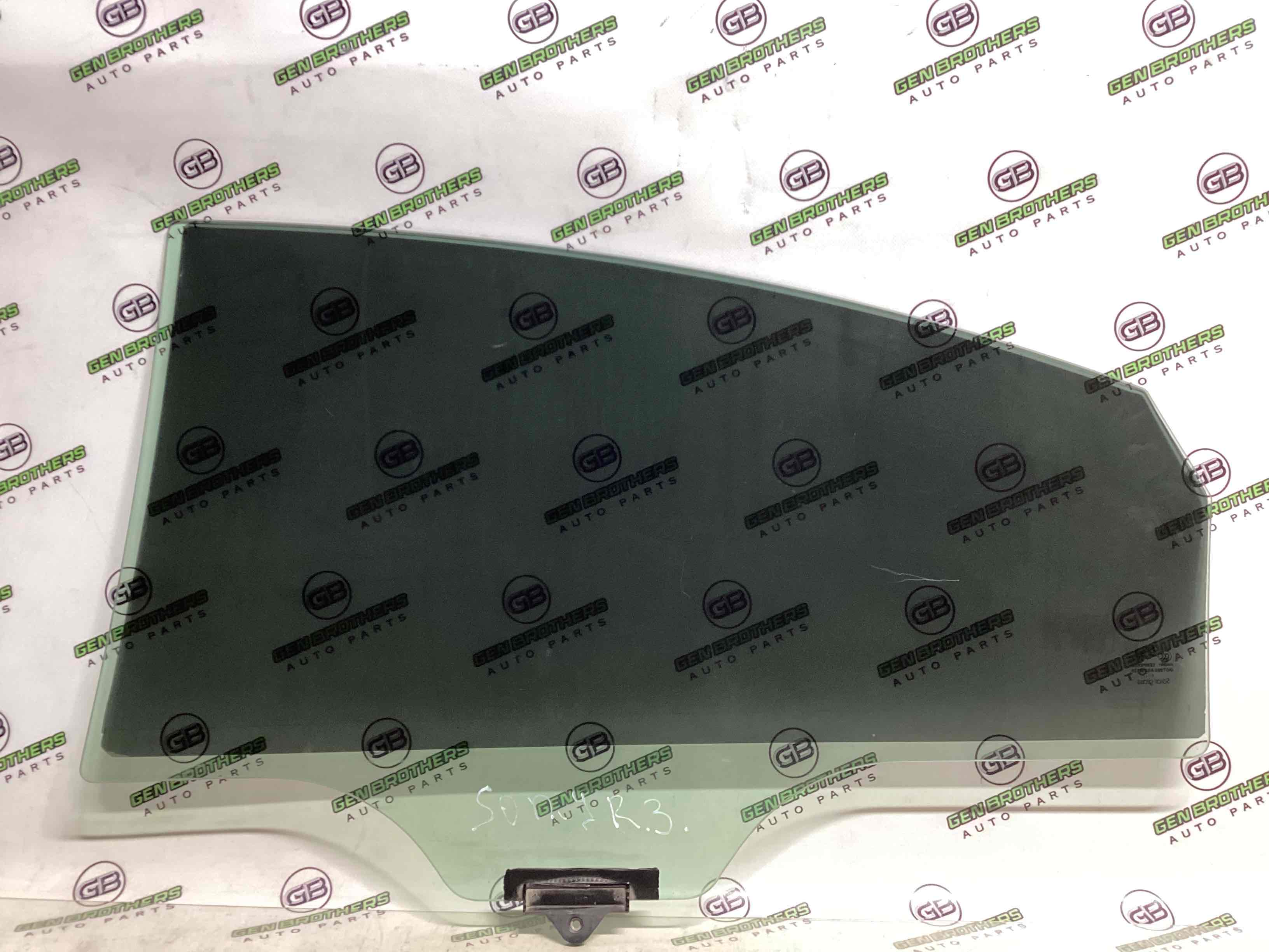 Стекло заднее правое