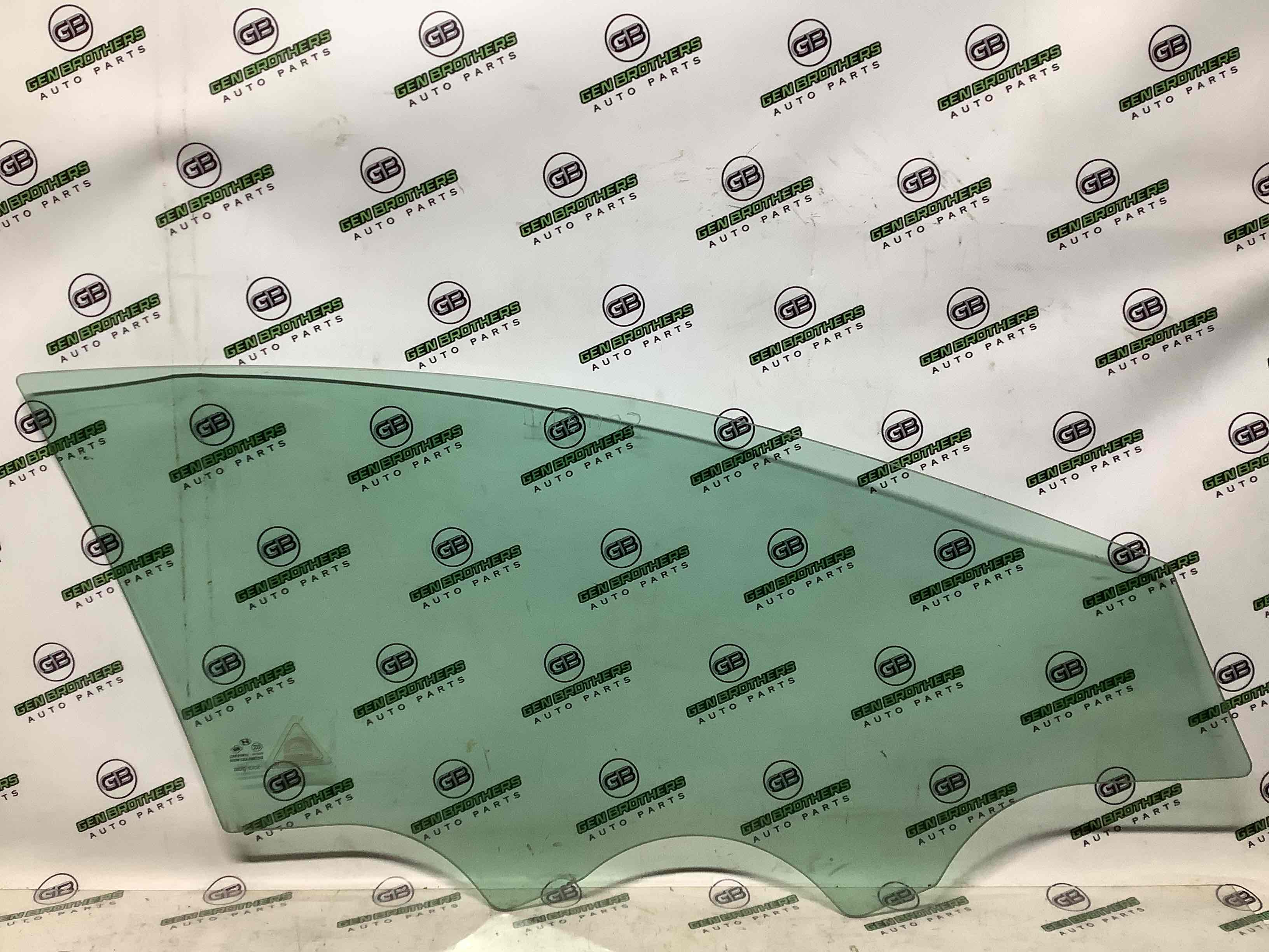 Стекло переднее левое