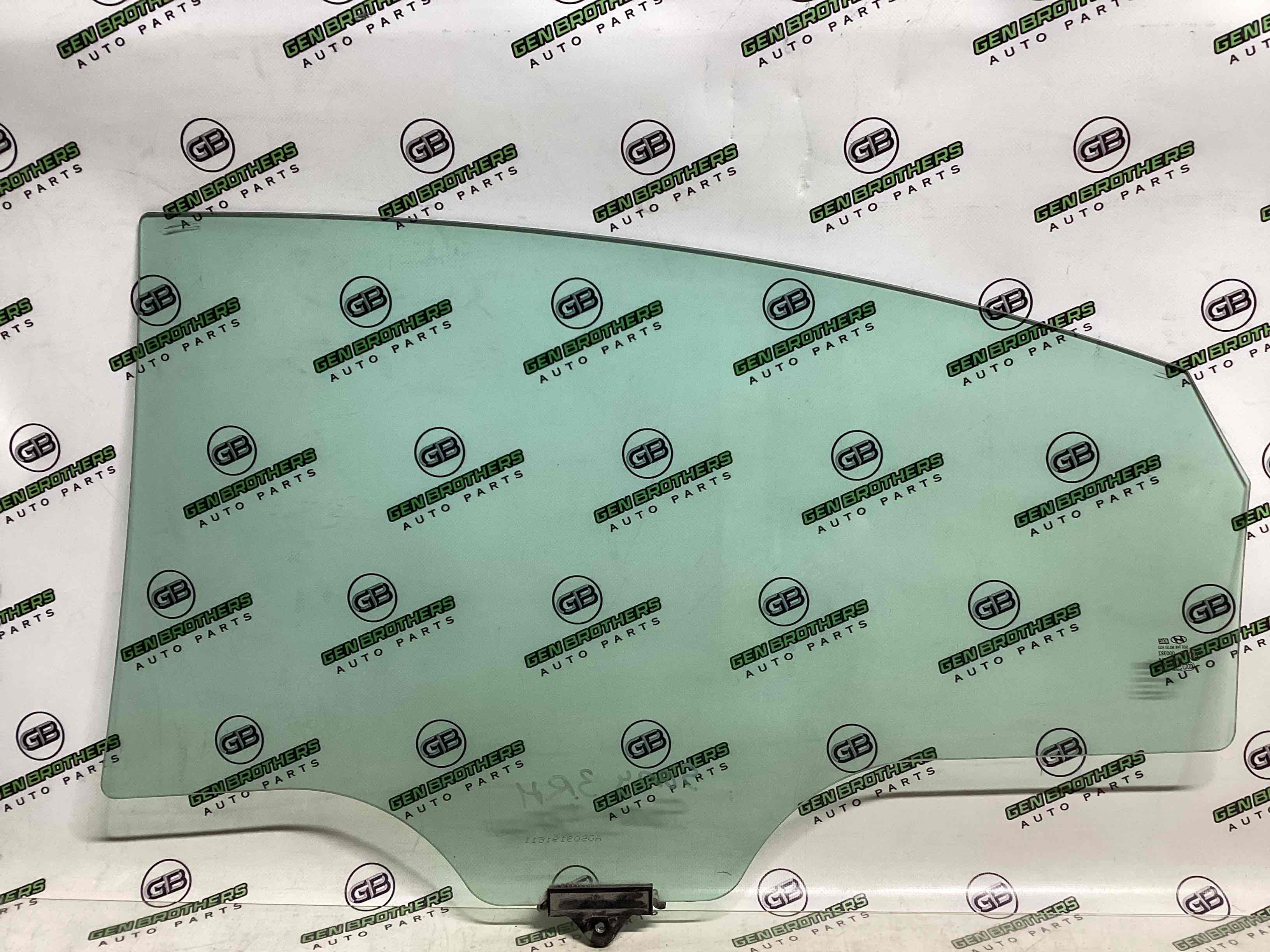 Стекло заднее правое