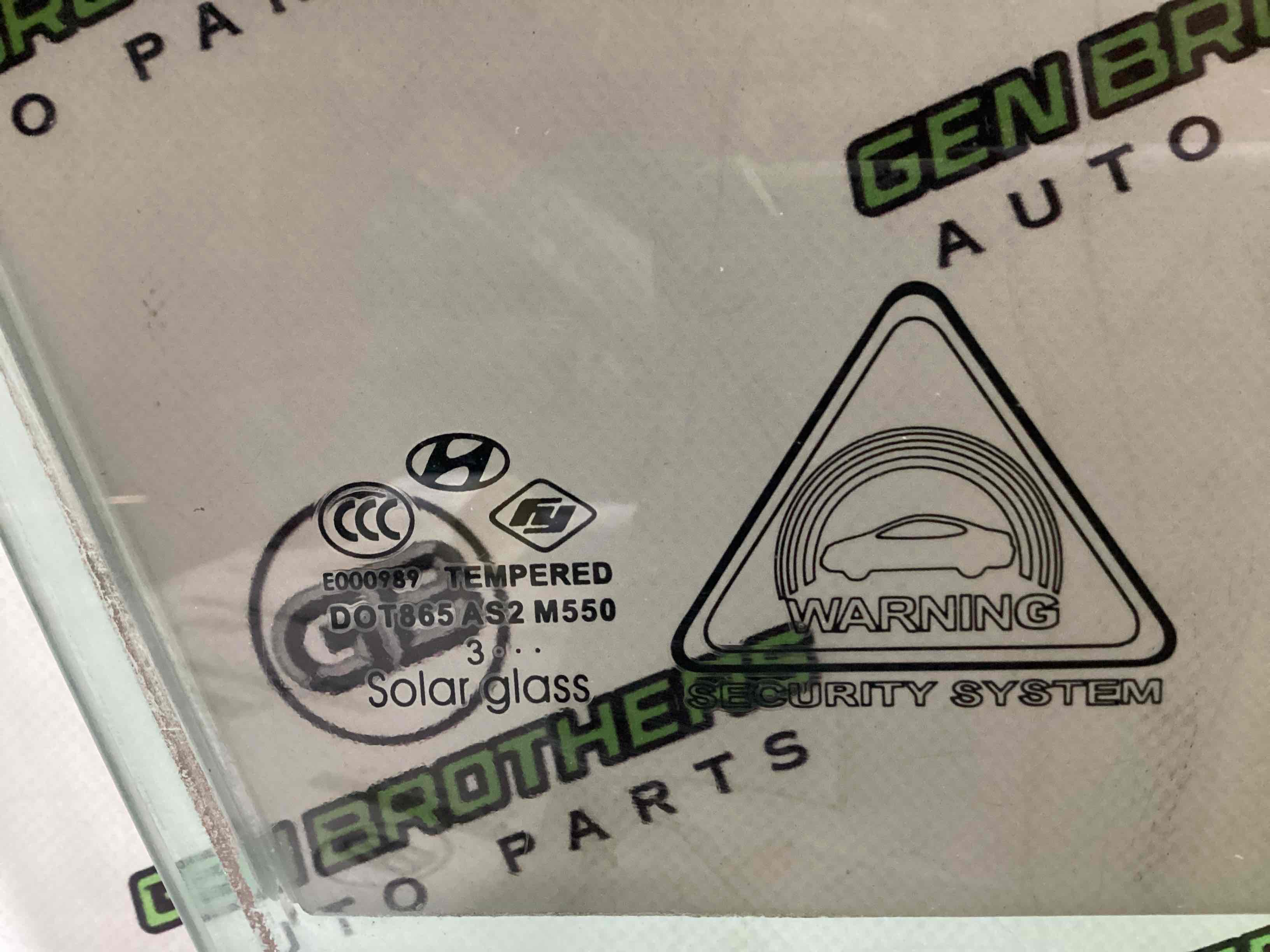 Стекло переднее правое