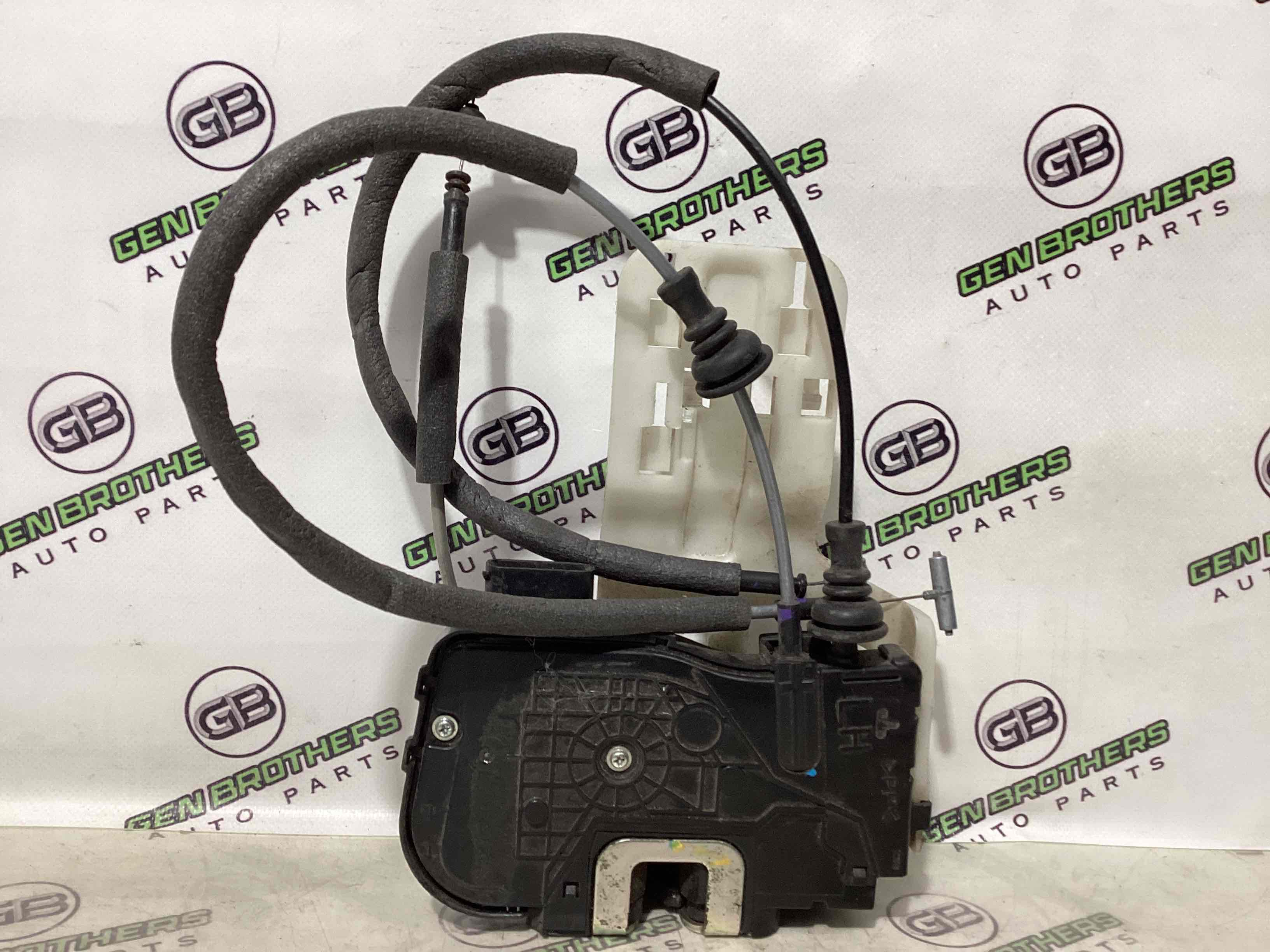 Замок двери передней левой