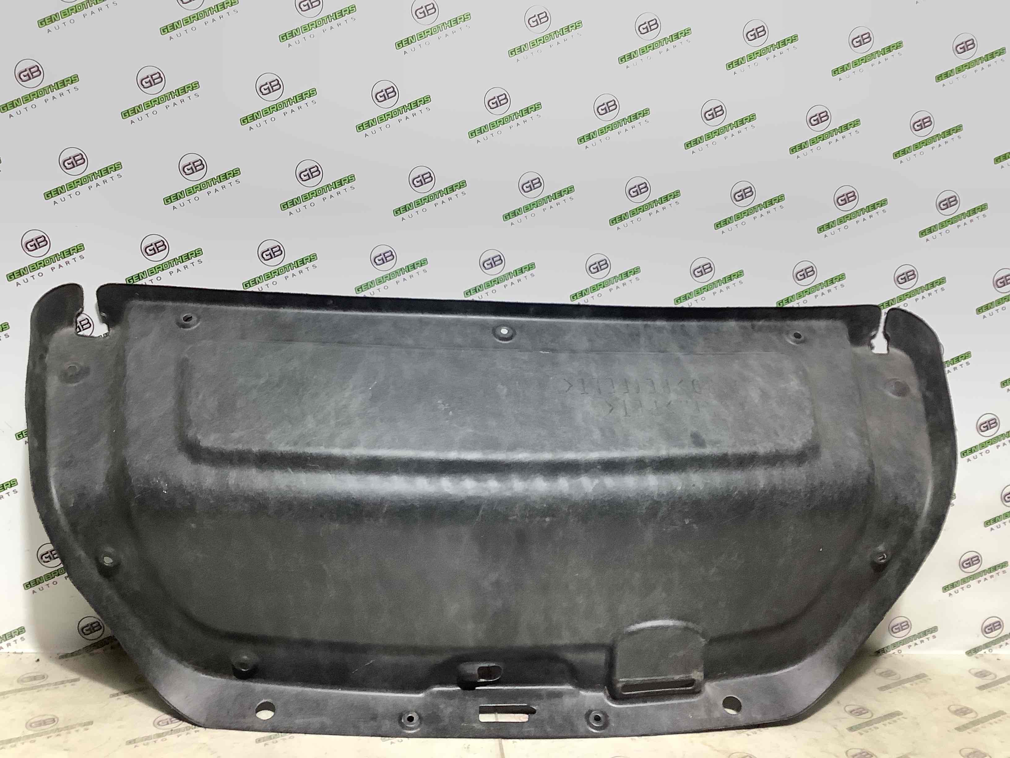 Обшивка крышки багажника