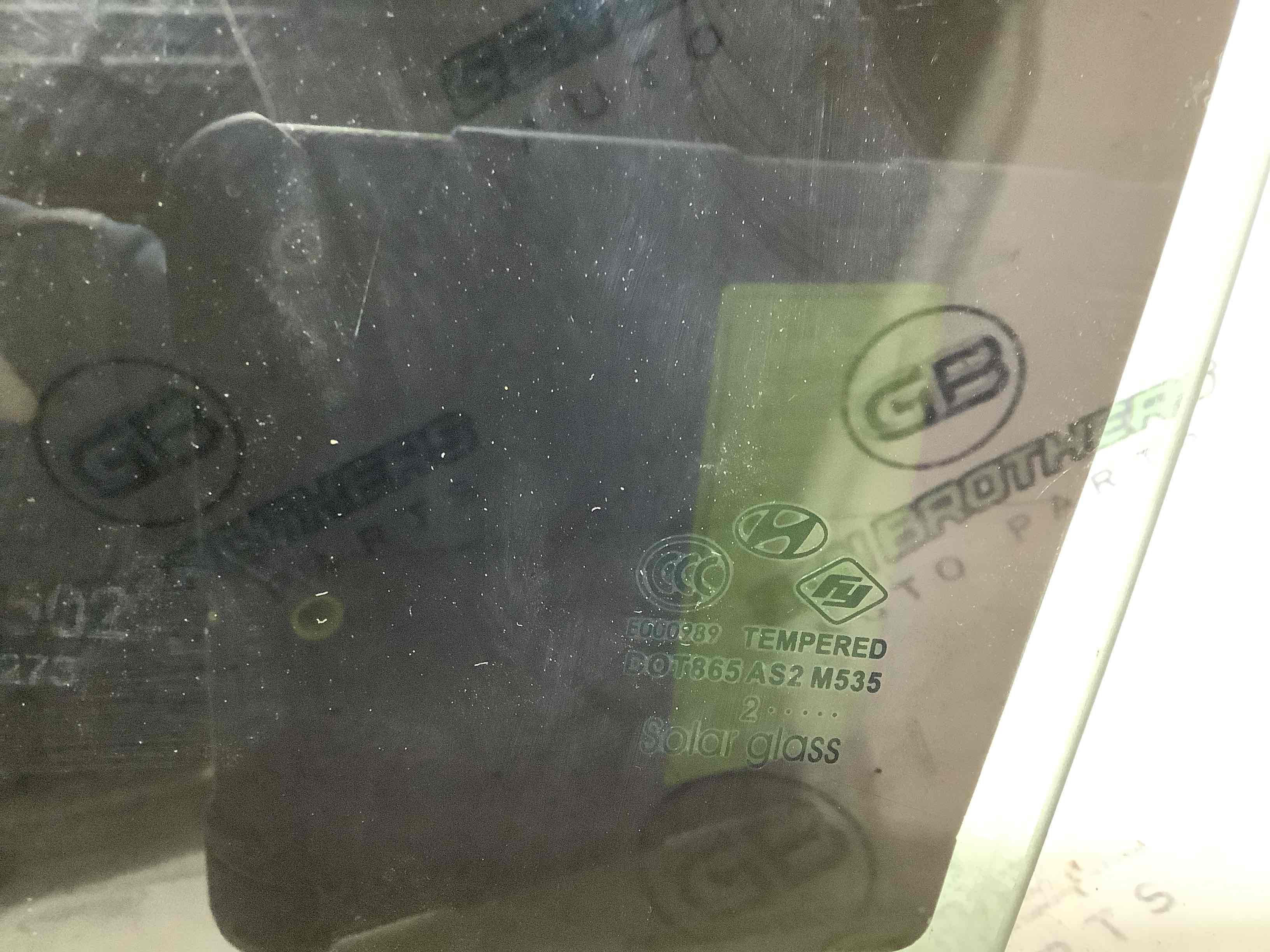 Стекло заднее левое