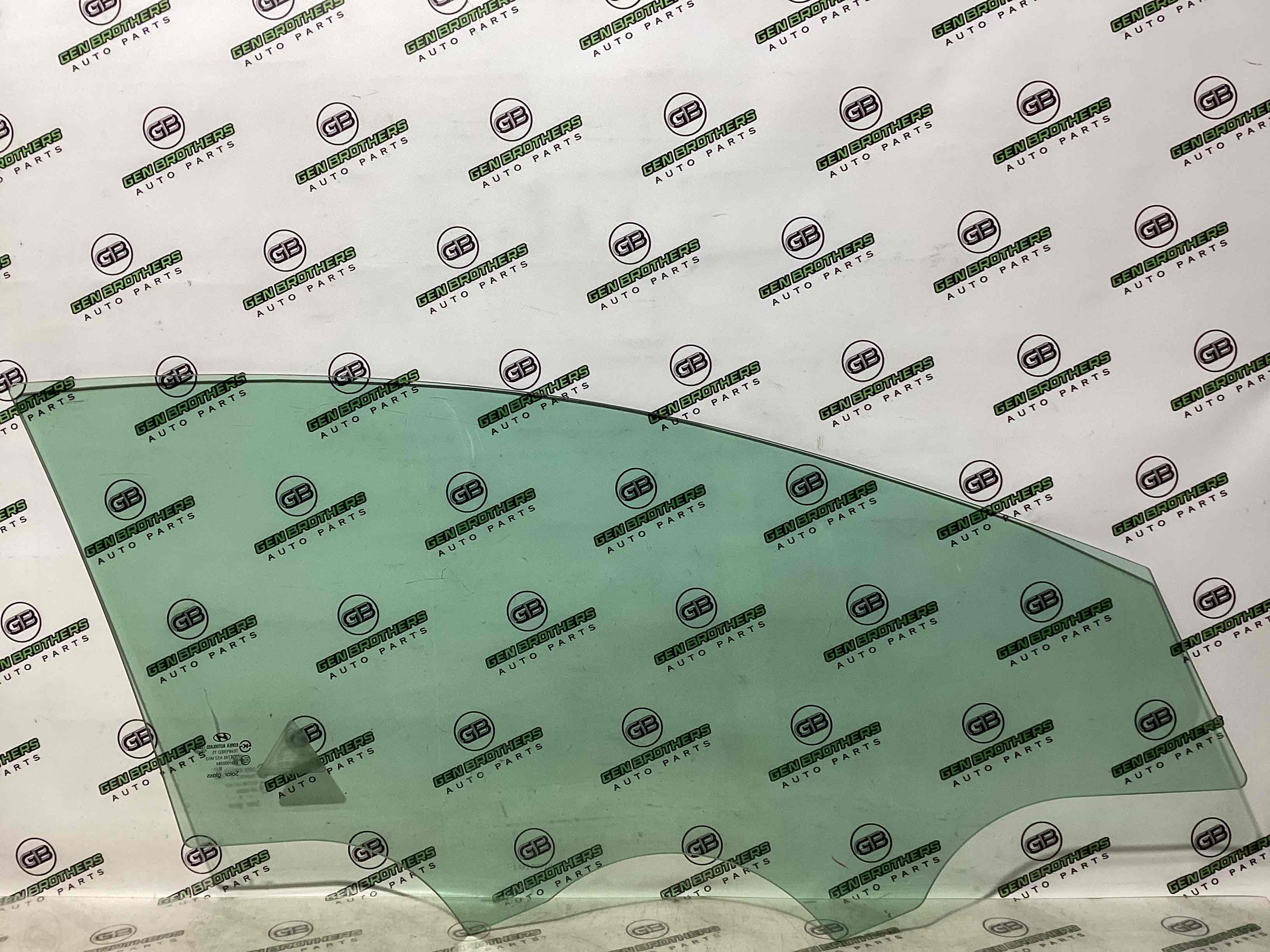 Стекло переднее левое