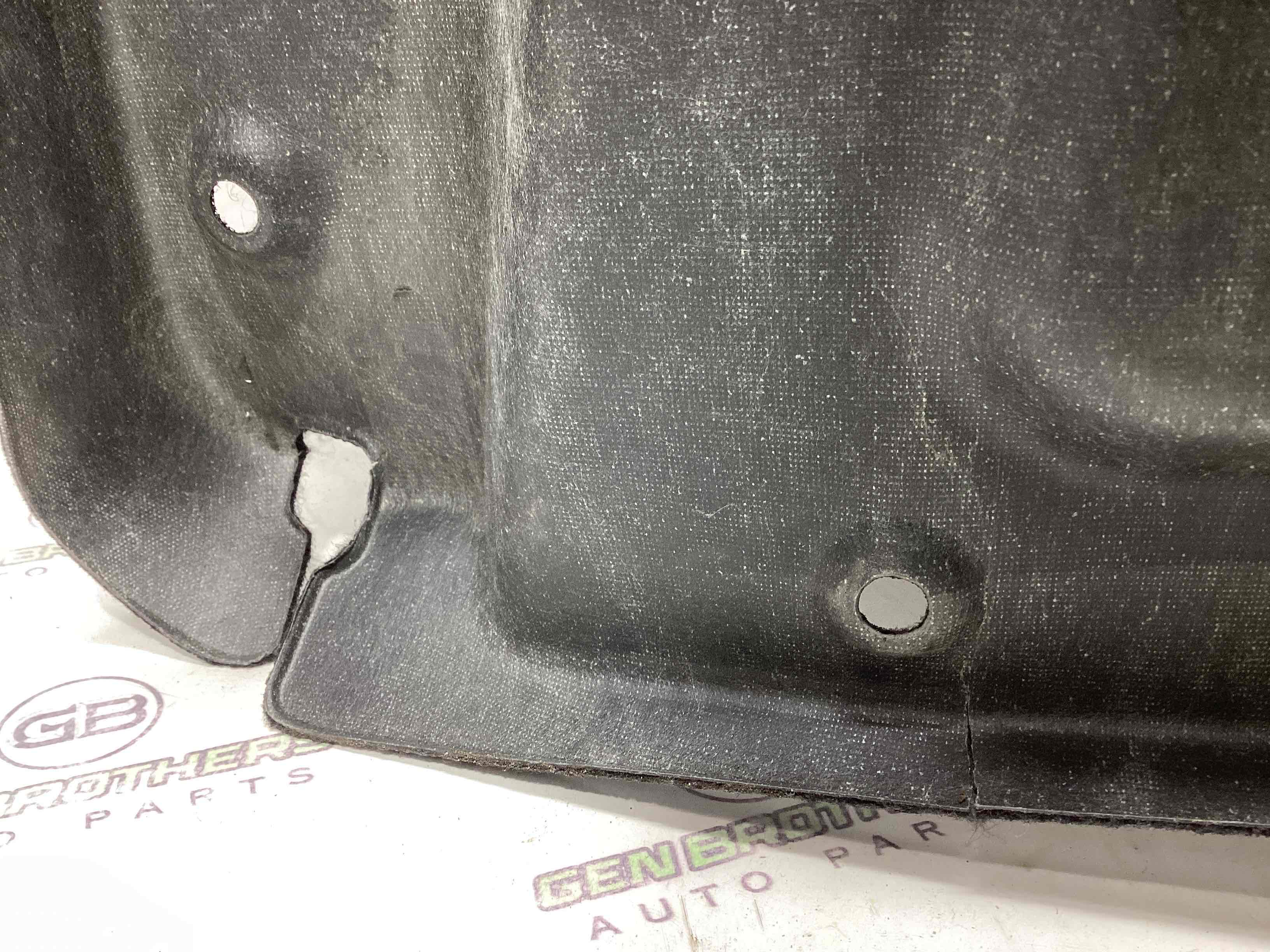 Обшивка крышки багажника