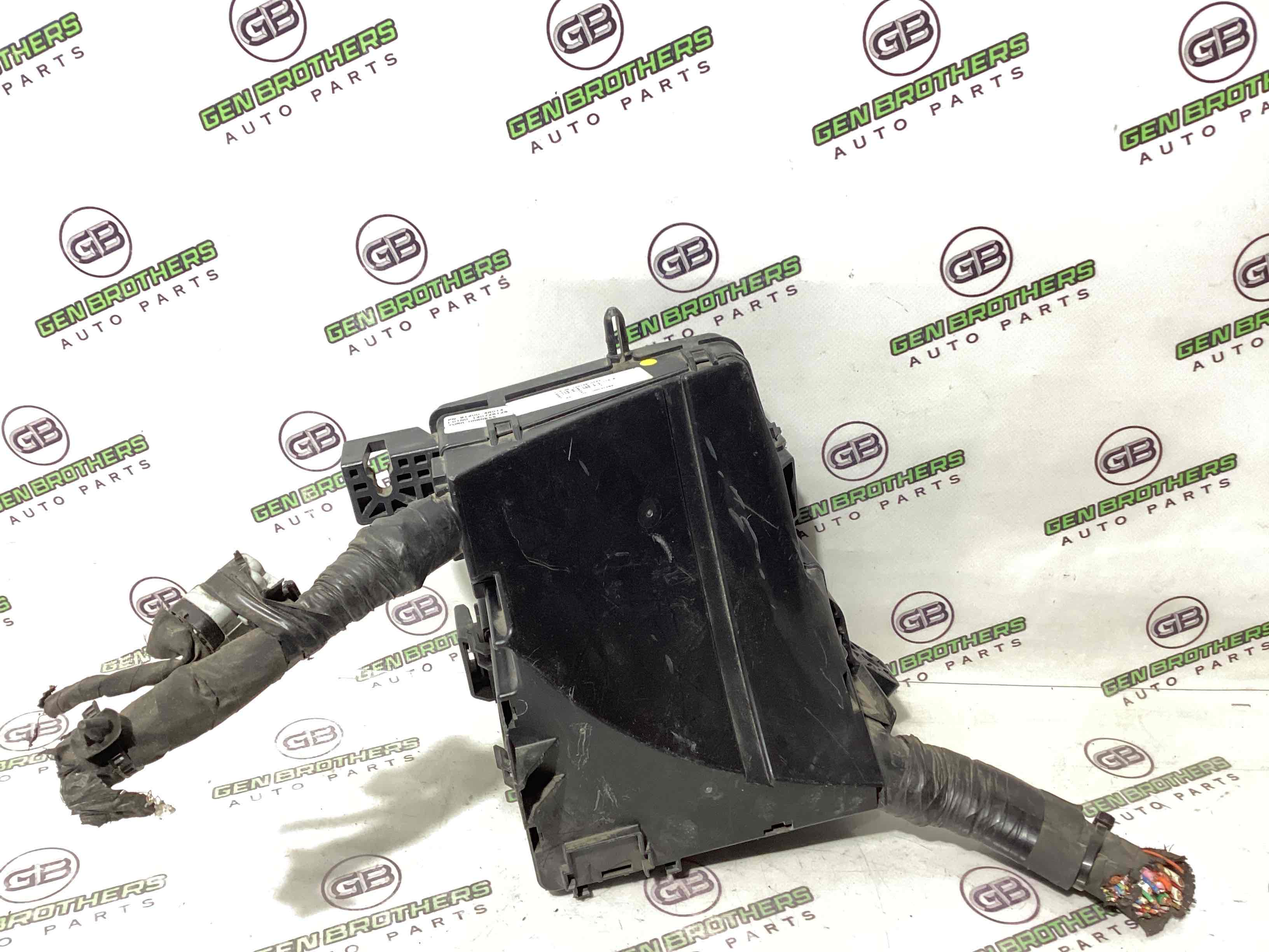 Блок предохранителей (блок реле)