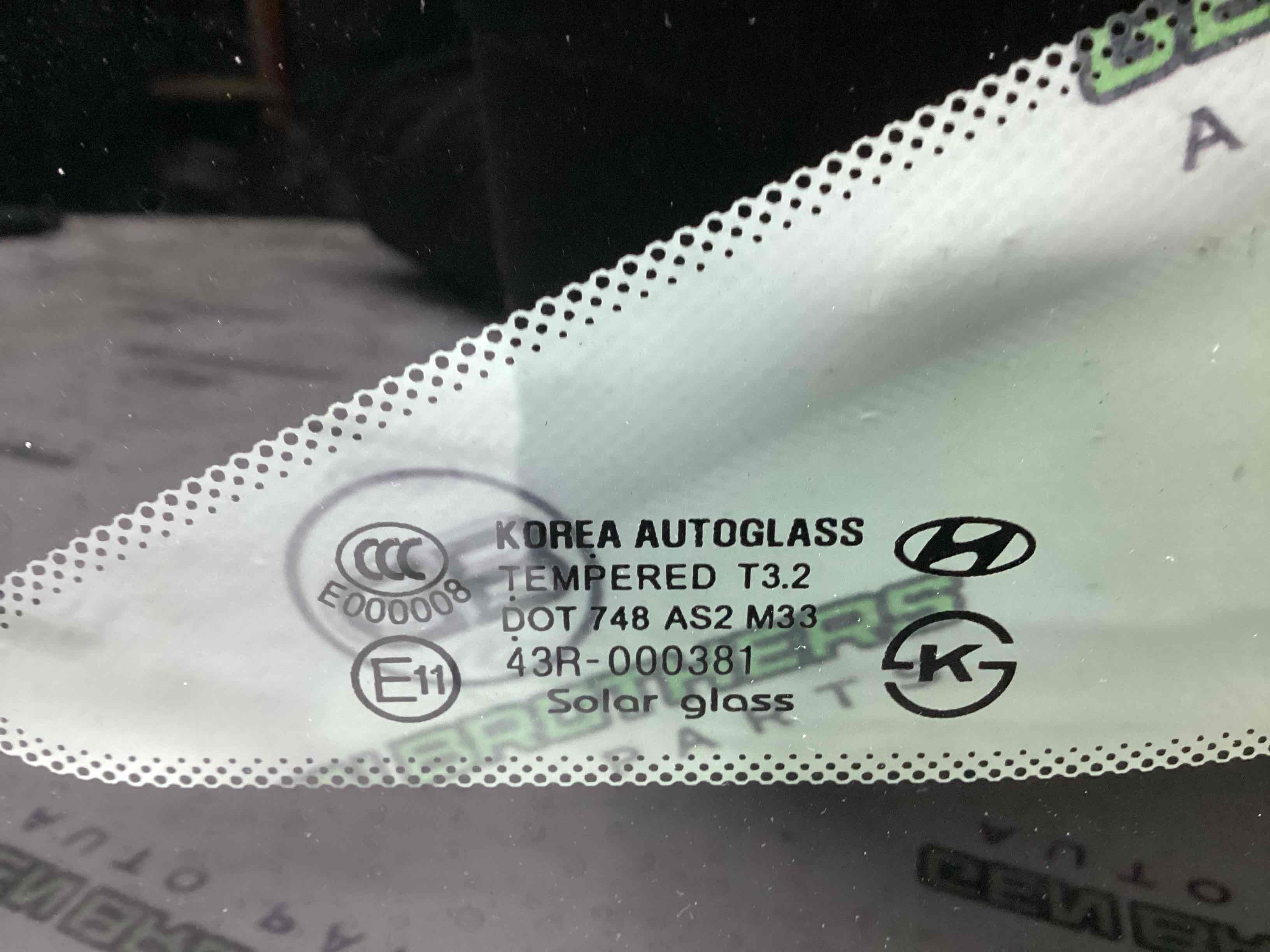 Стекло кузовное боковое правое