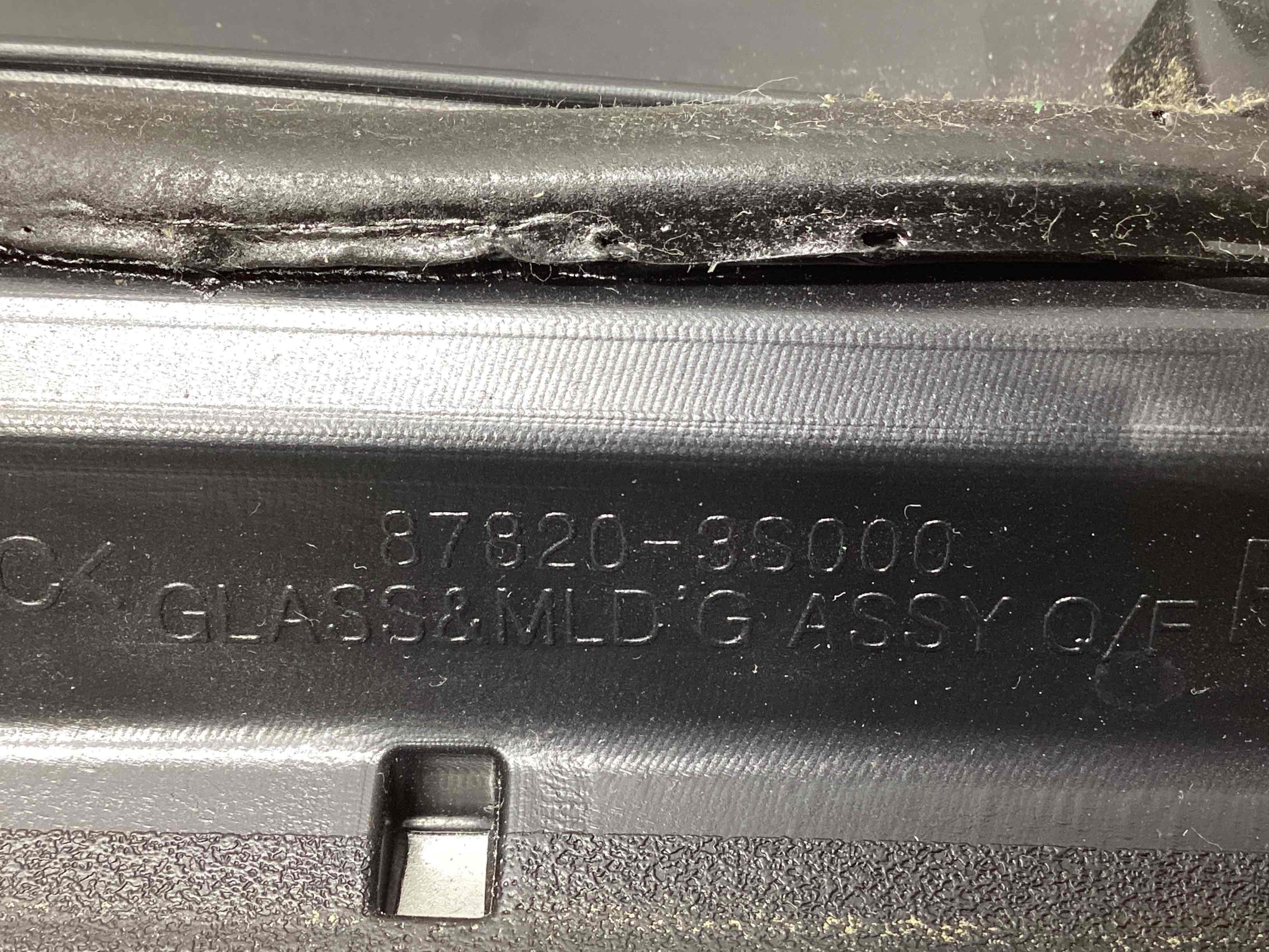 Стекло кузовное боковое правое