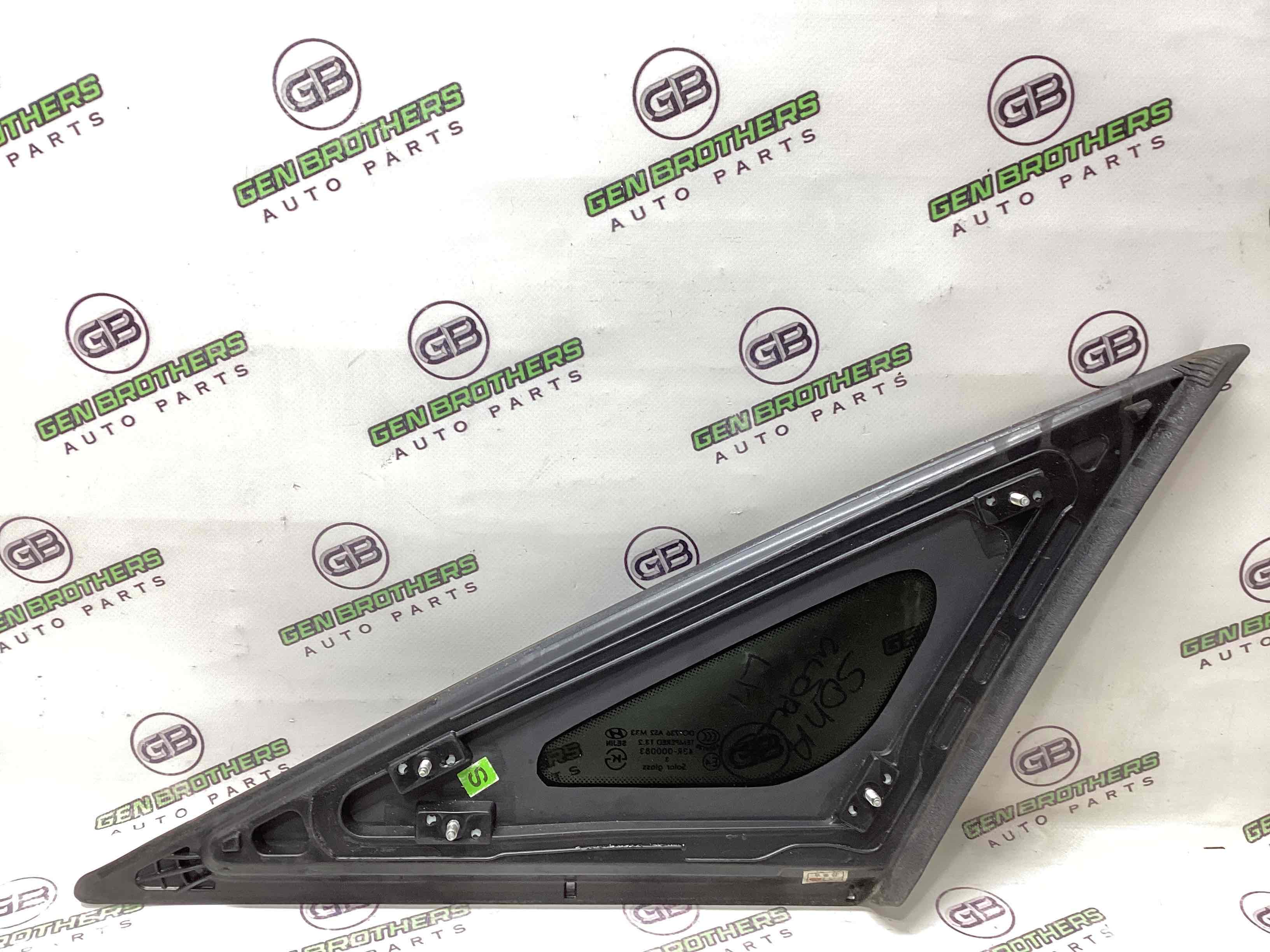 Стекло кузовное боковое левое