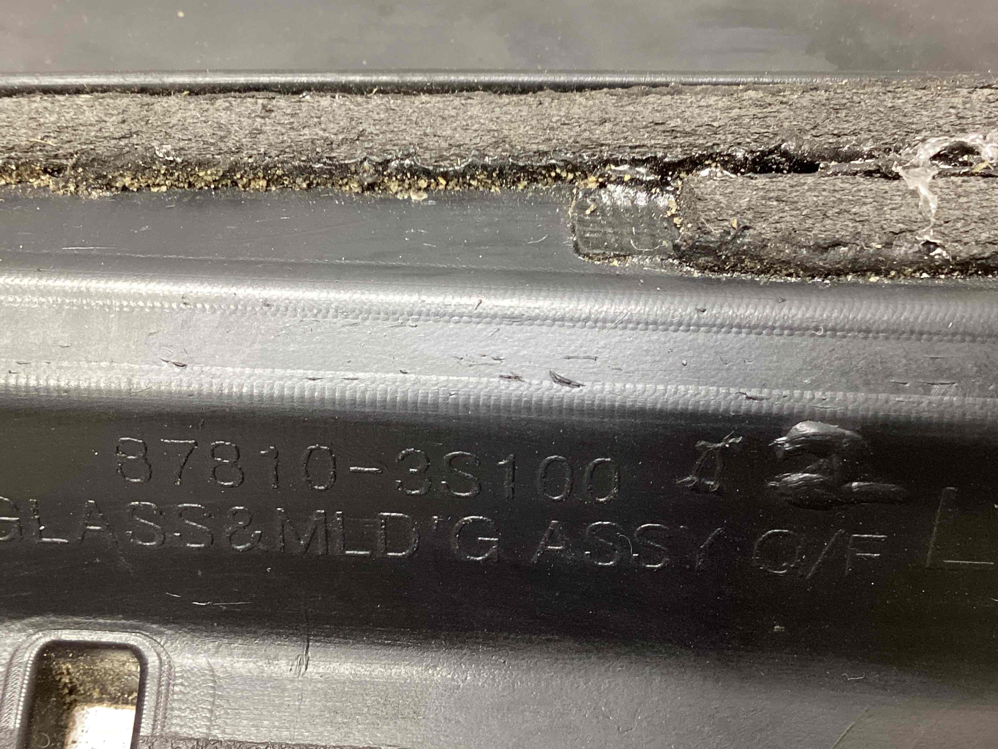 Стекло кузовное боковое левое