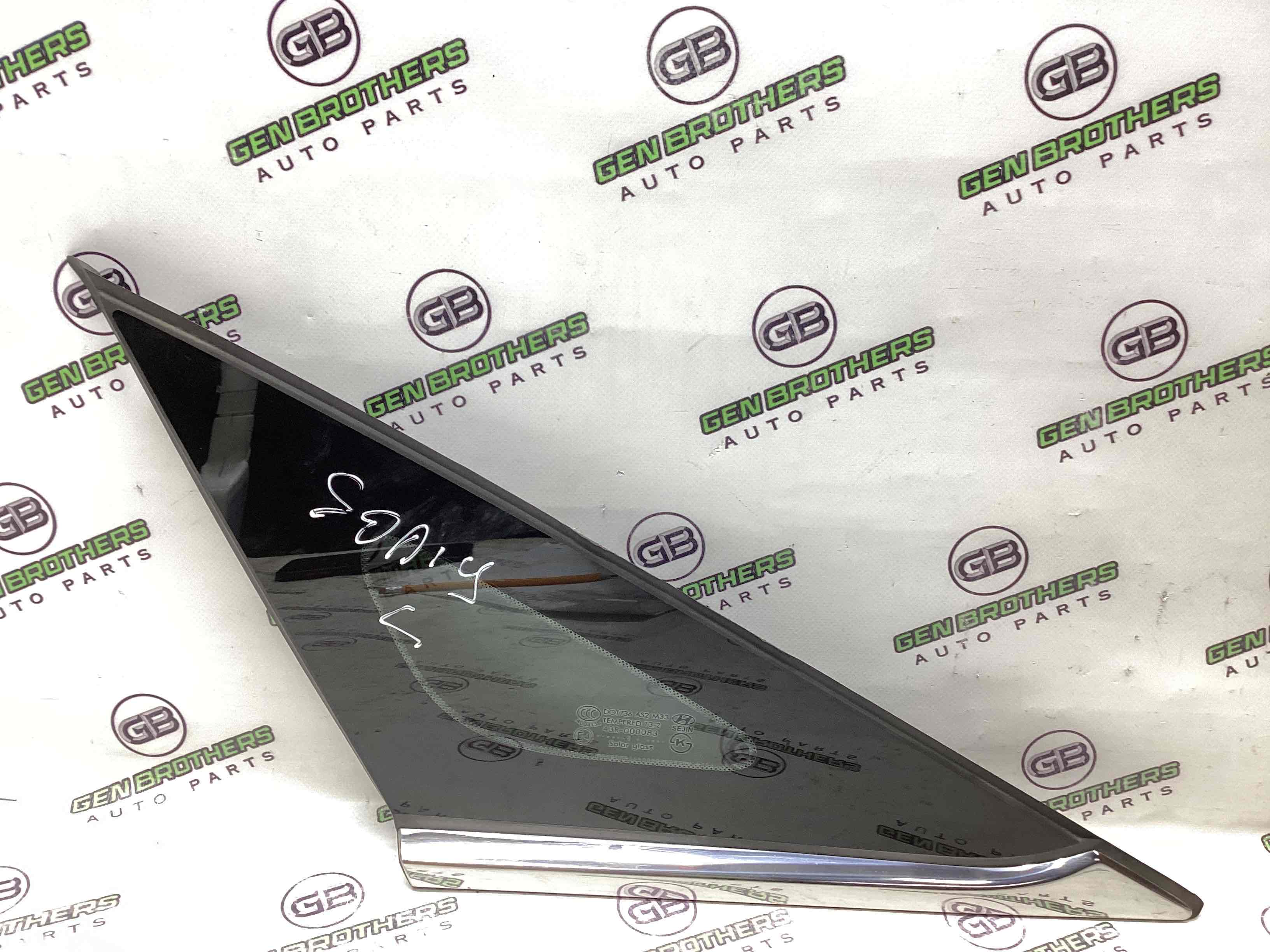 Стекло кузовное боковое левое