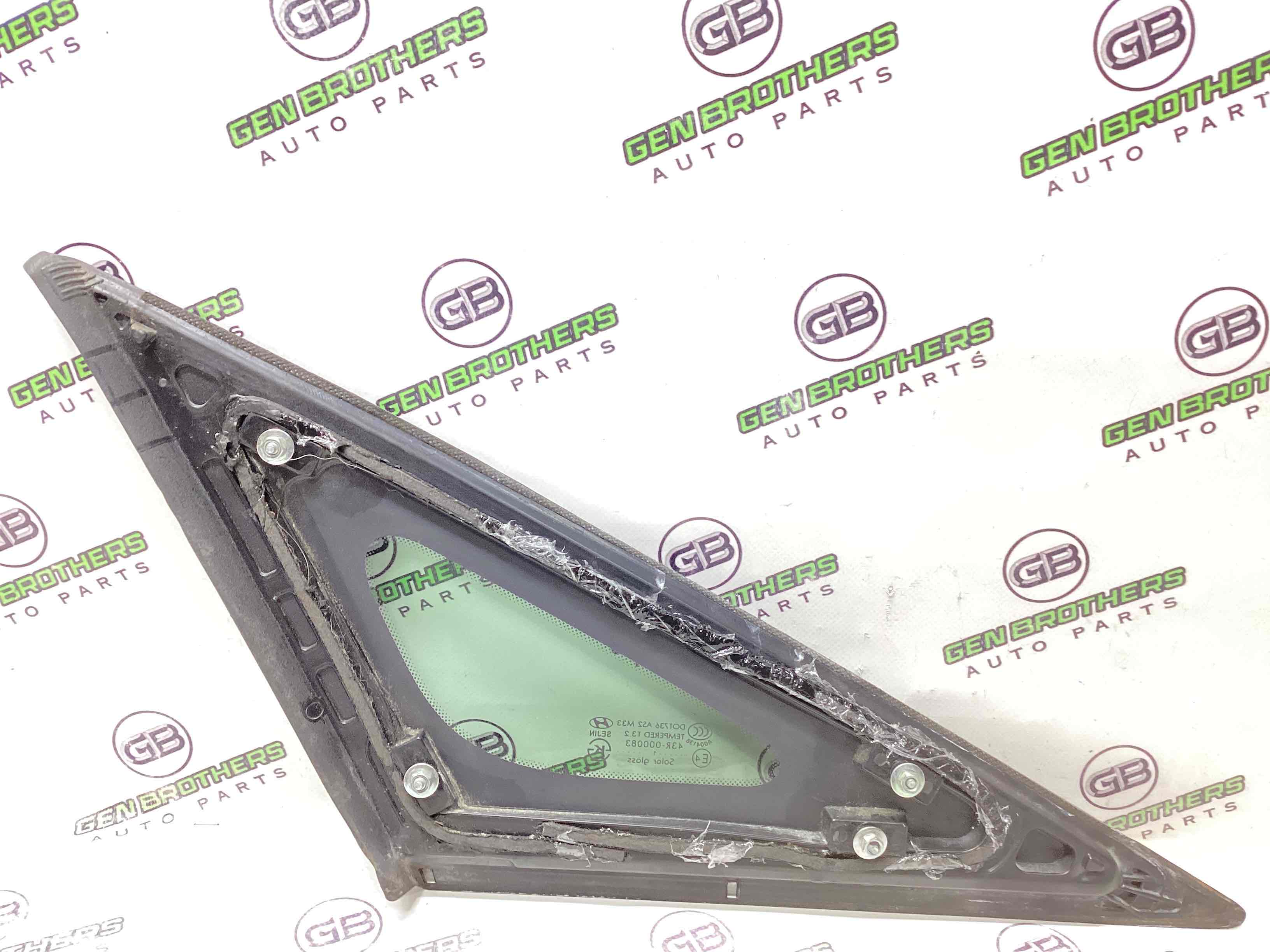 Стекло кузовное боковое правое