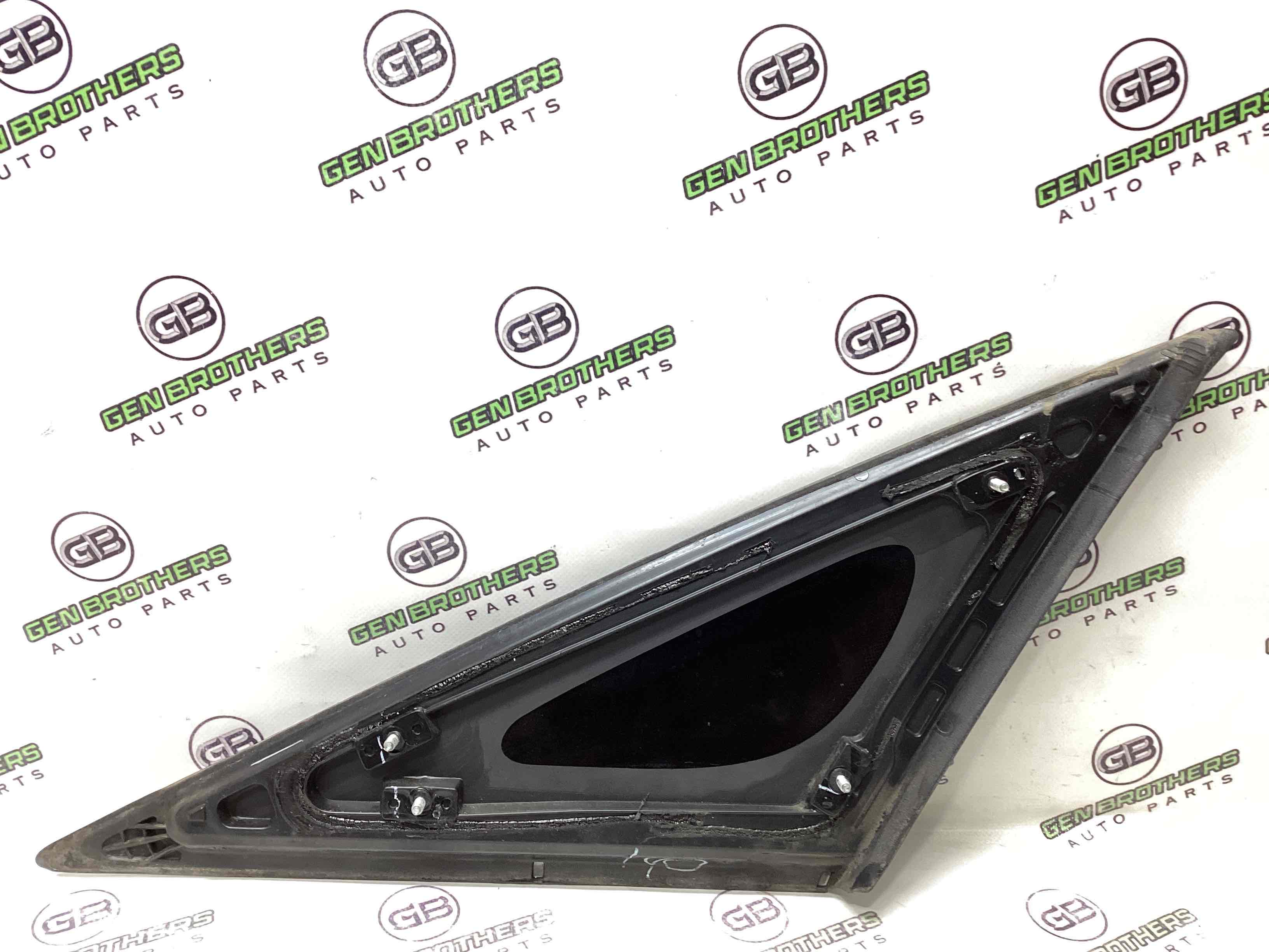 Стекло кузовное боковое левое