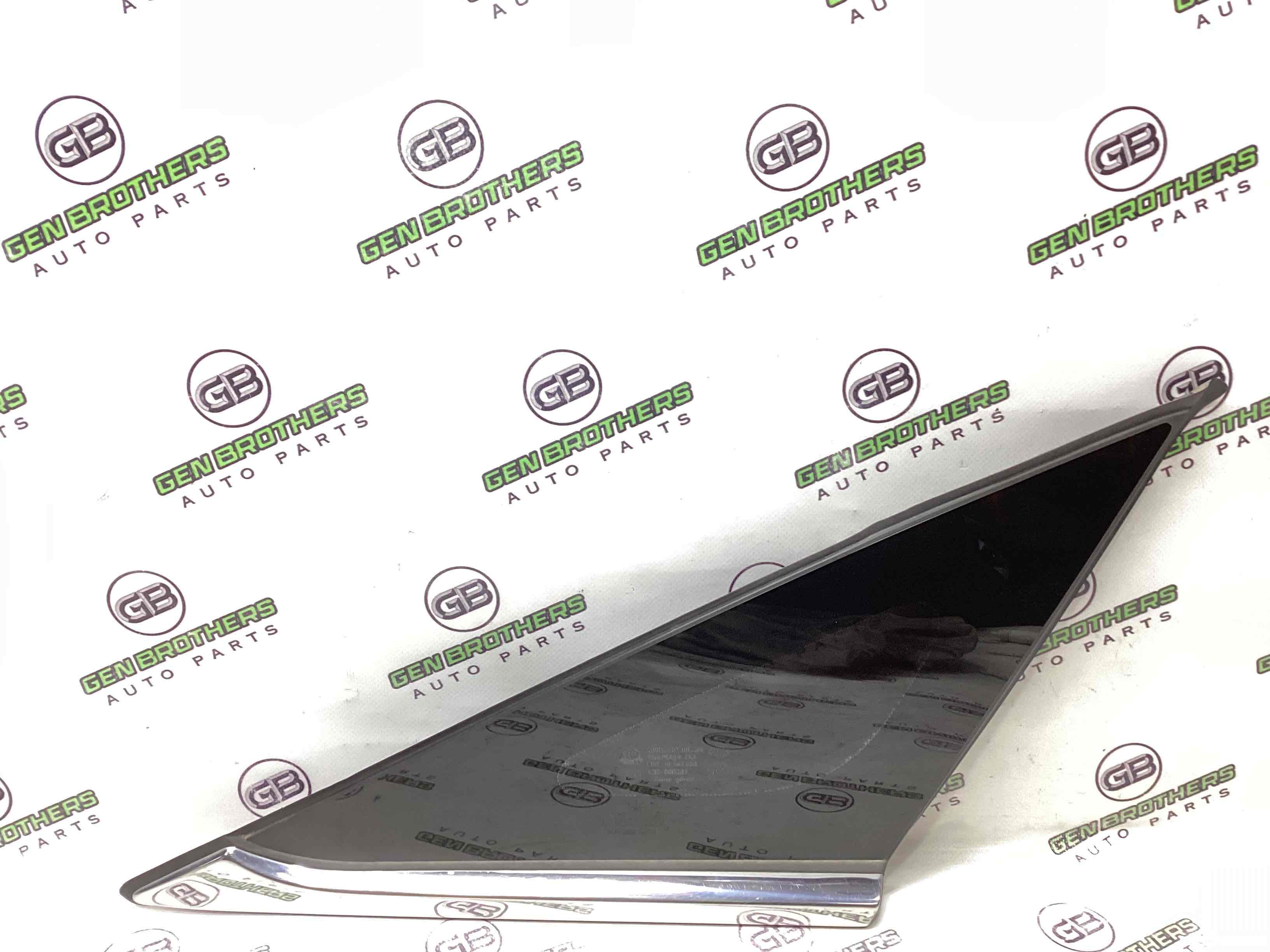 Стекло кузовное боковое правое