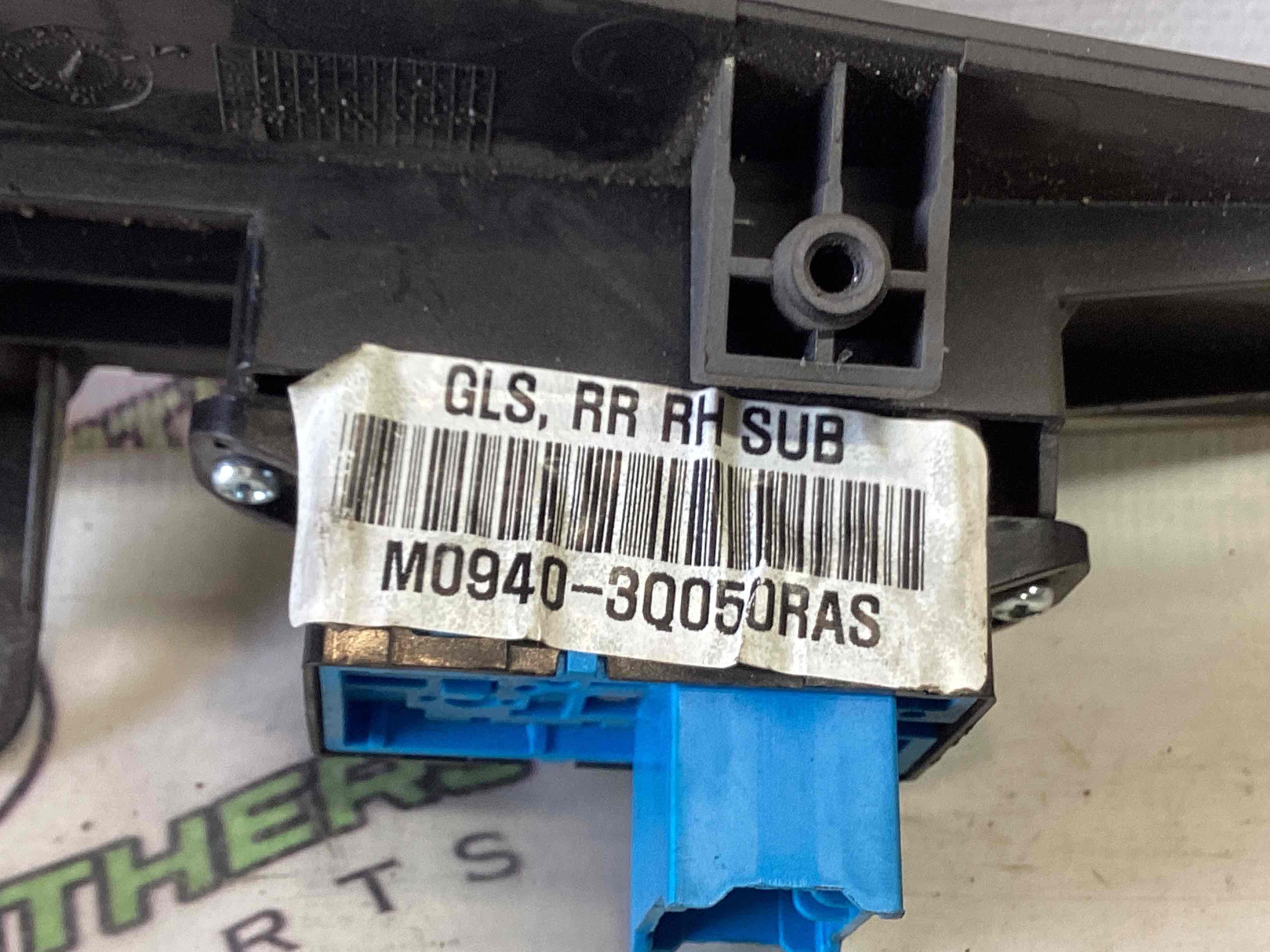 Кнопки управления стеклоподъемниками