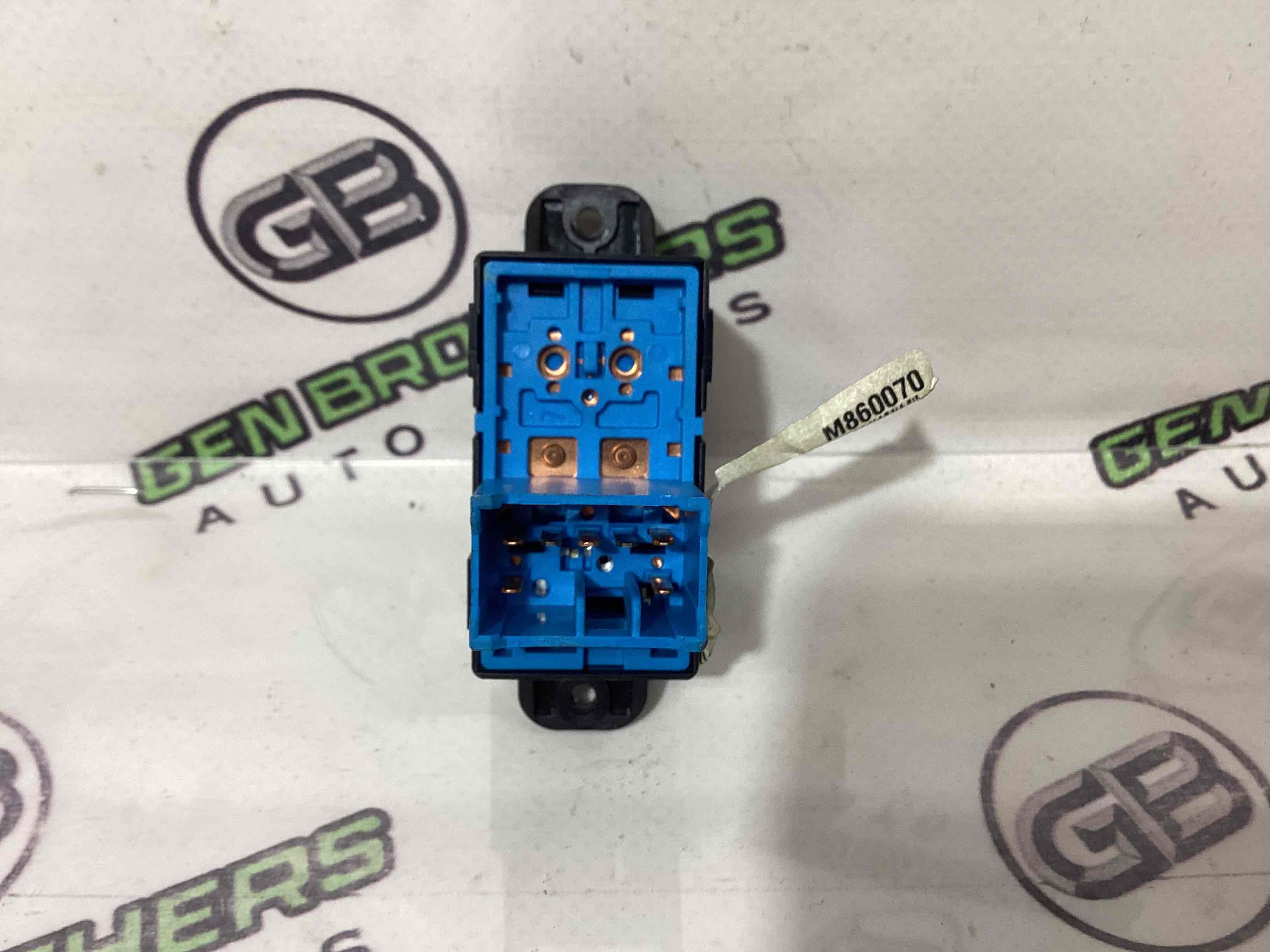 Кнопки управления стеклоподъемниками