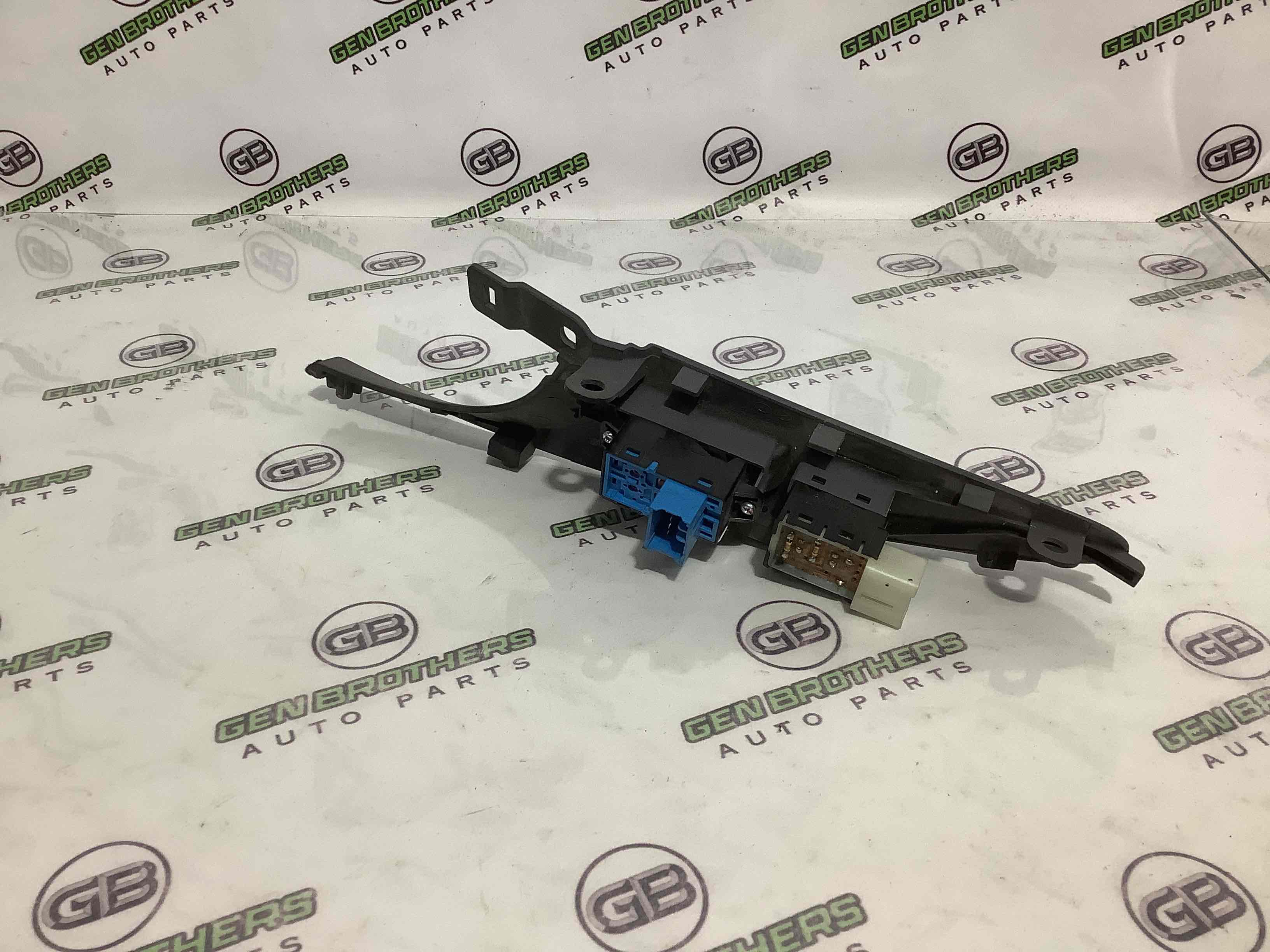 Кнопки управления стеклоподъемниками