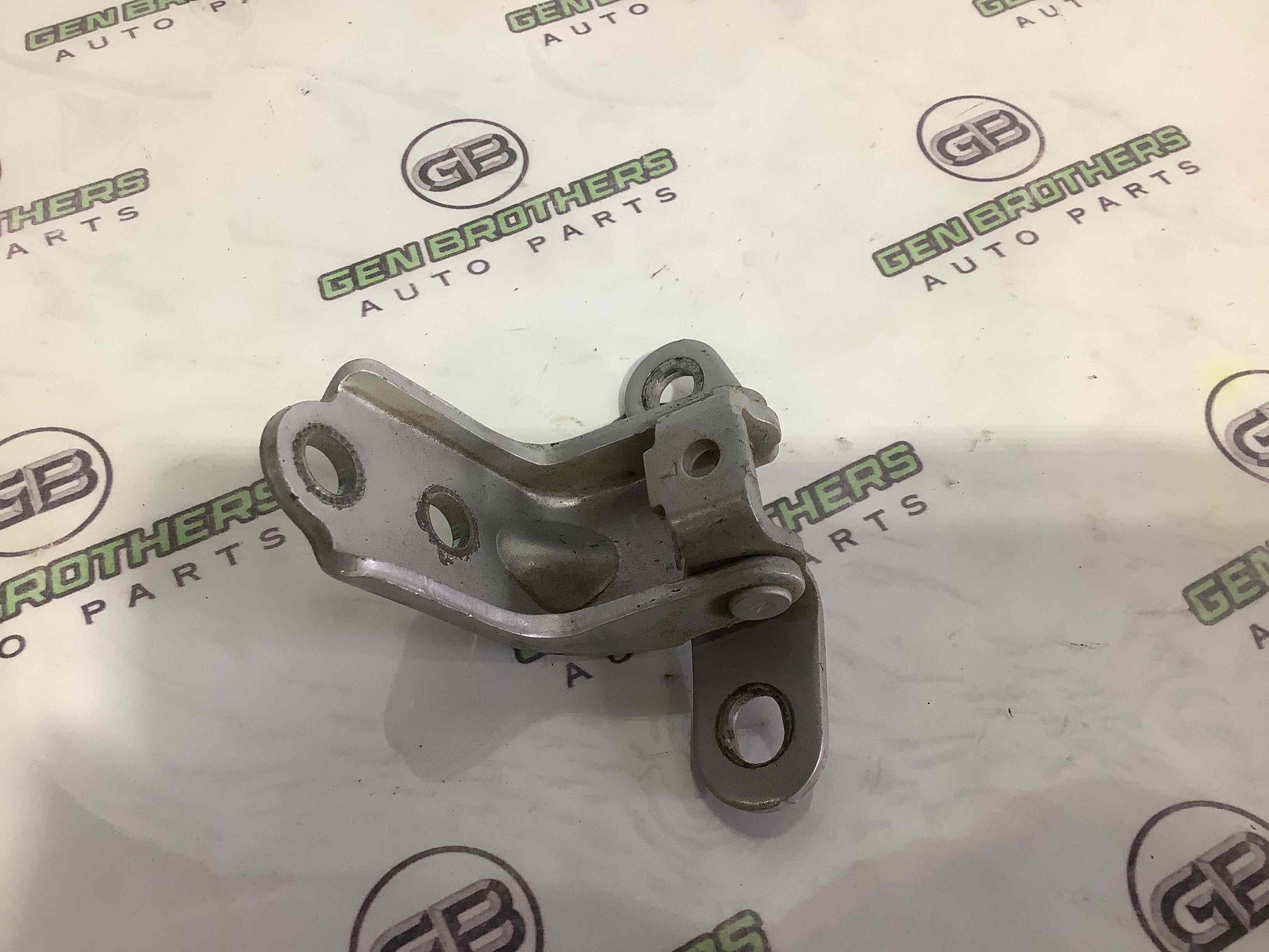 Петля двери, замок двери