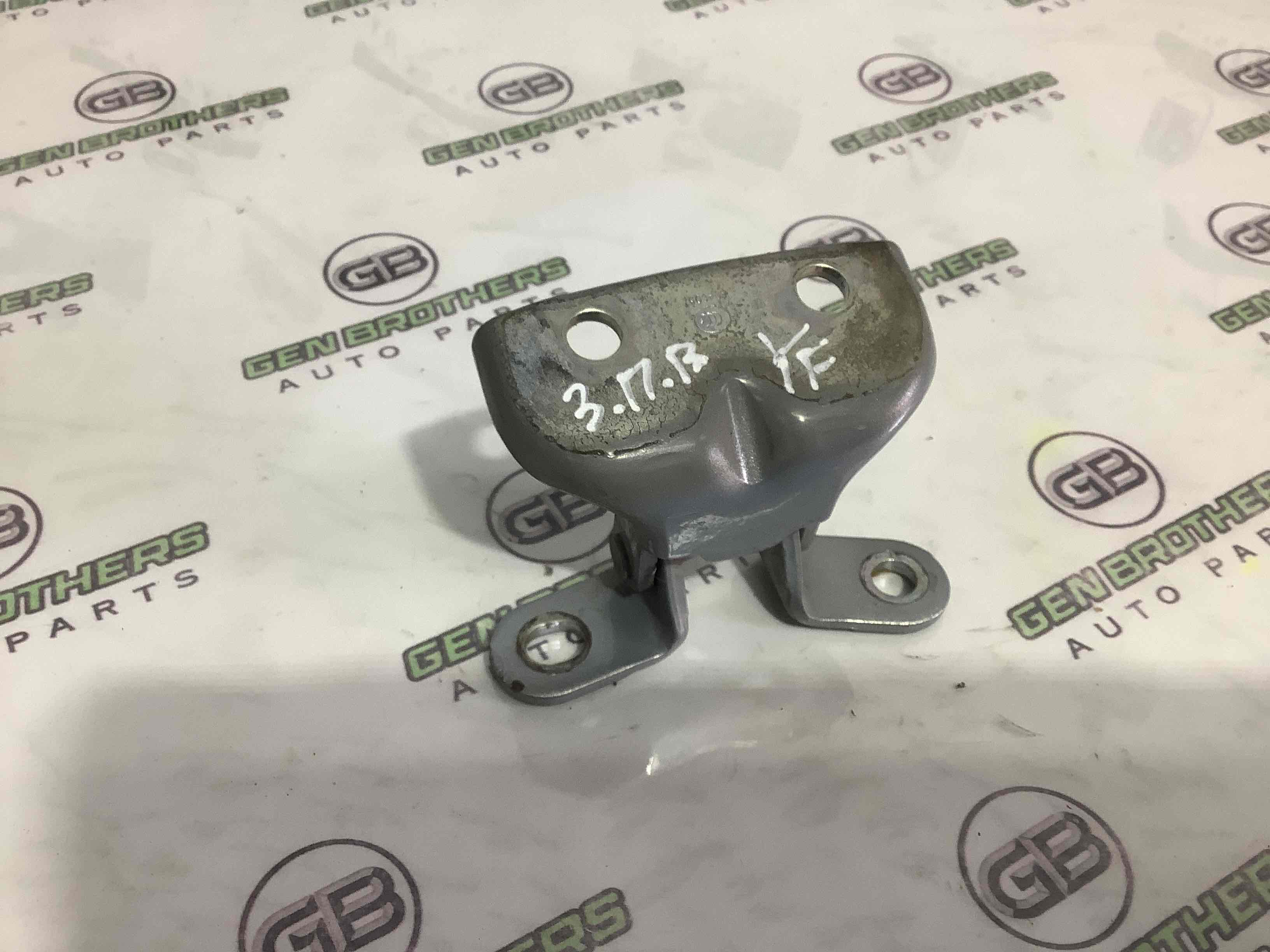 Петля двери, замок двери