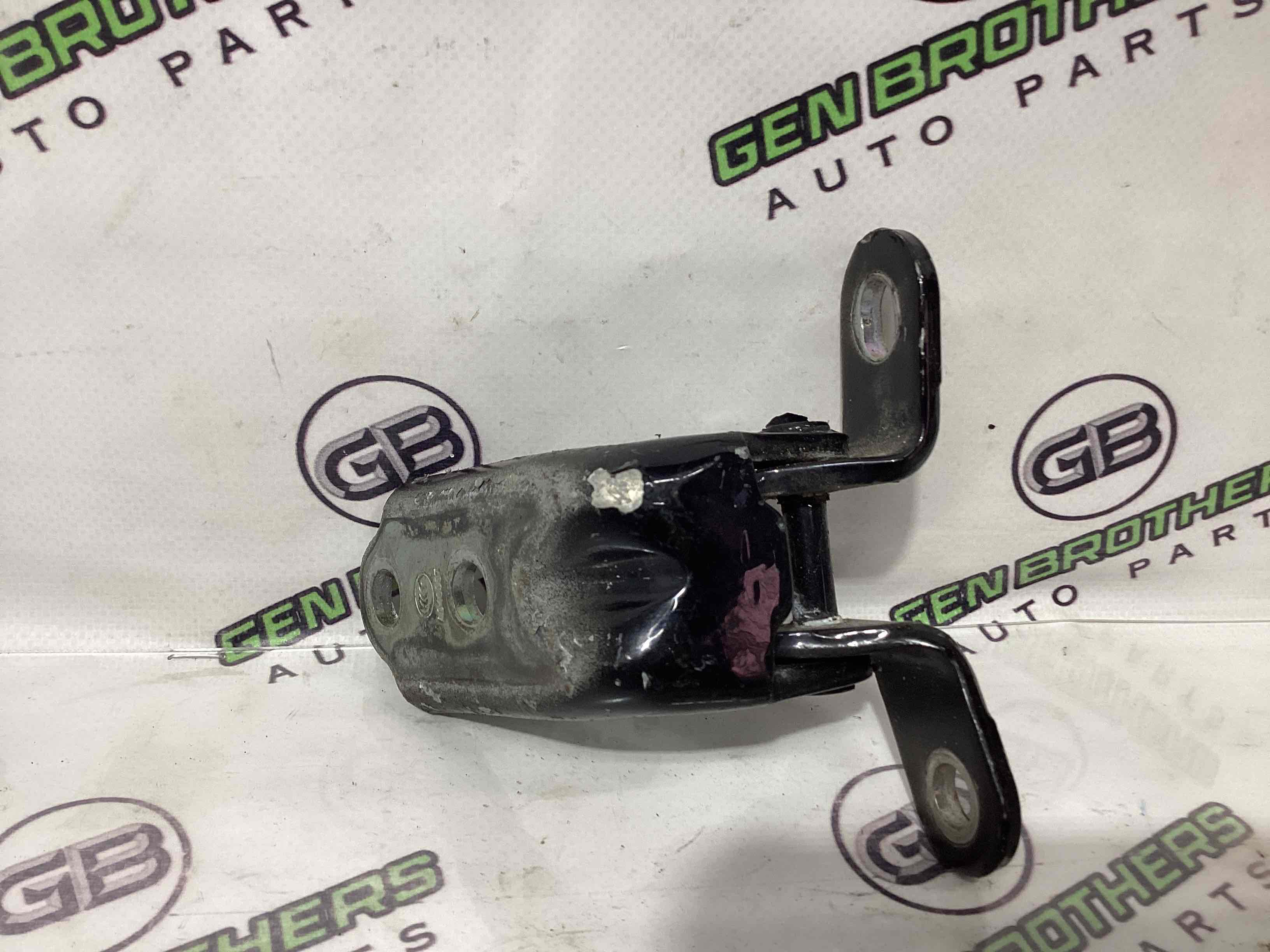 Петля двери, замок двери